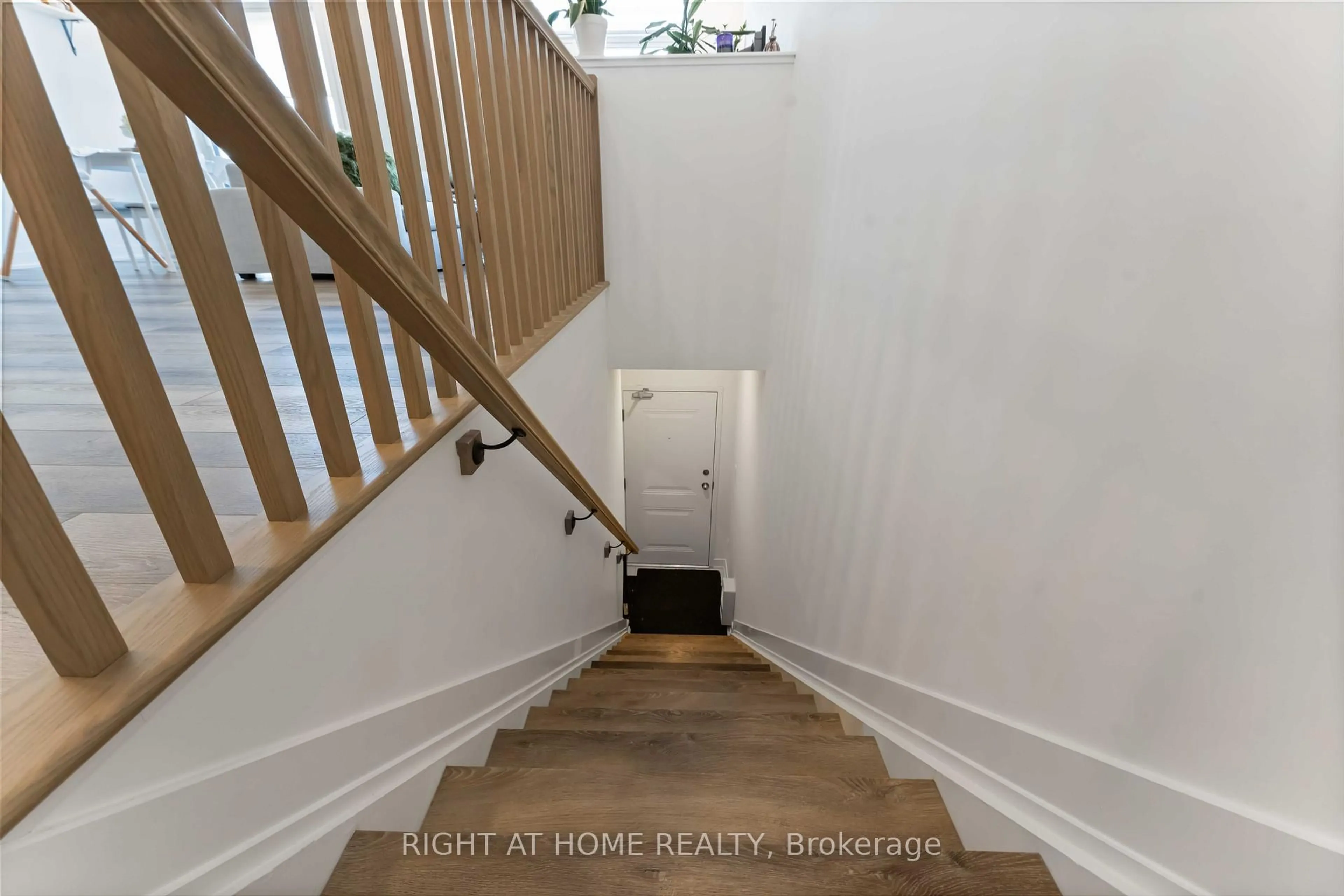 Unknown for 380 Rolling Meadow Cres #B, Ottawa Ontario K1W 0S1