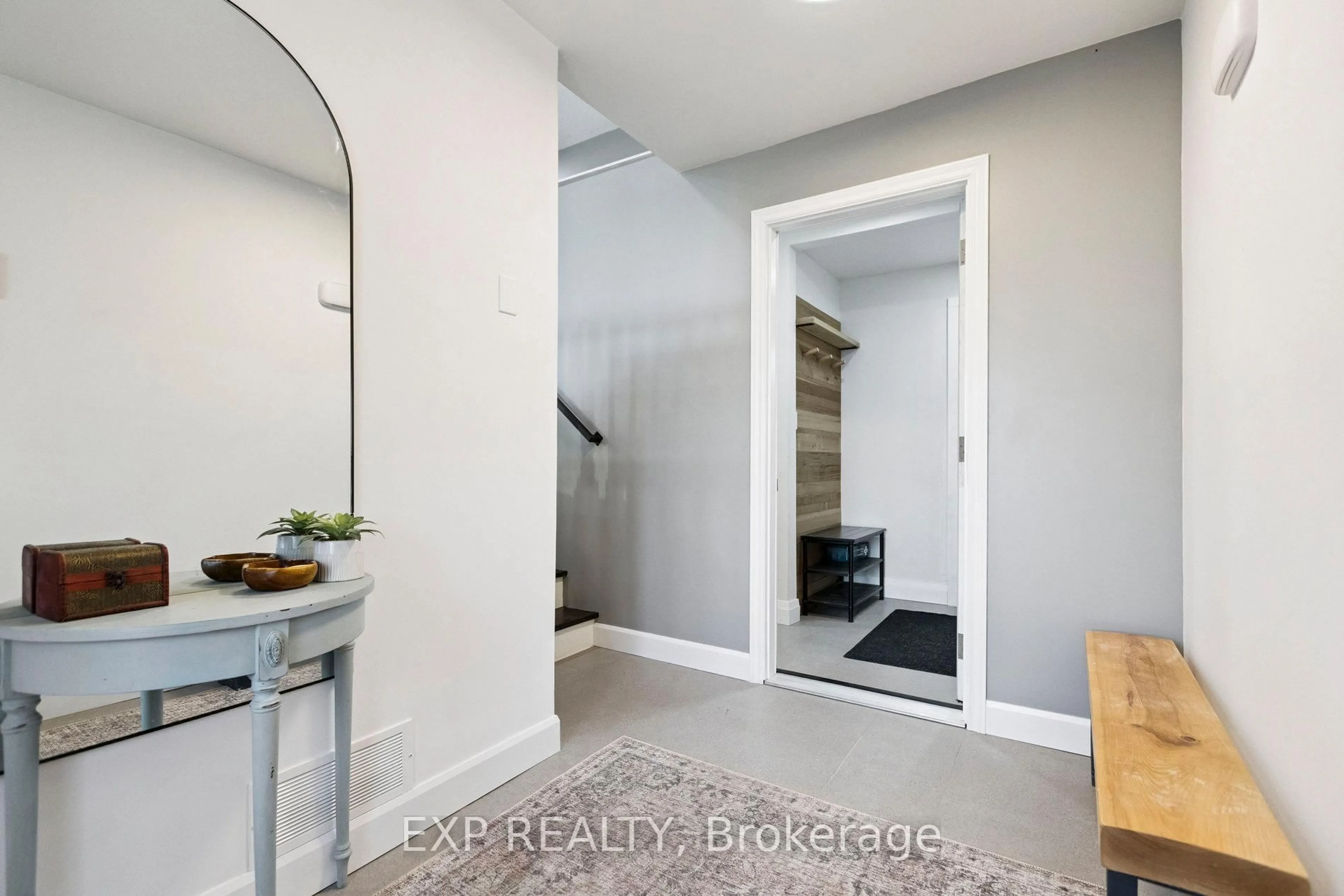 Indoor entryway for 7429 Sideroad 20 Sdrd, Mapleton Ontario N0B 1A0