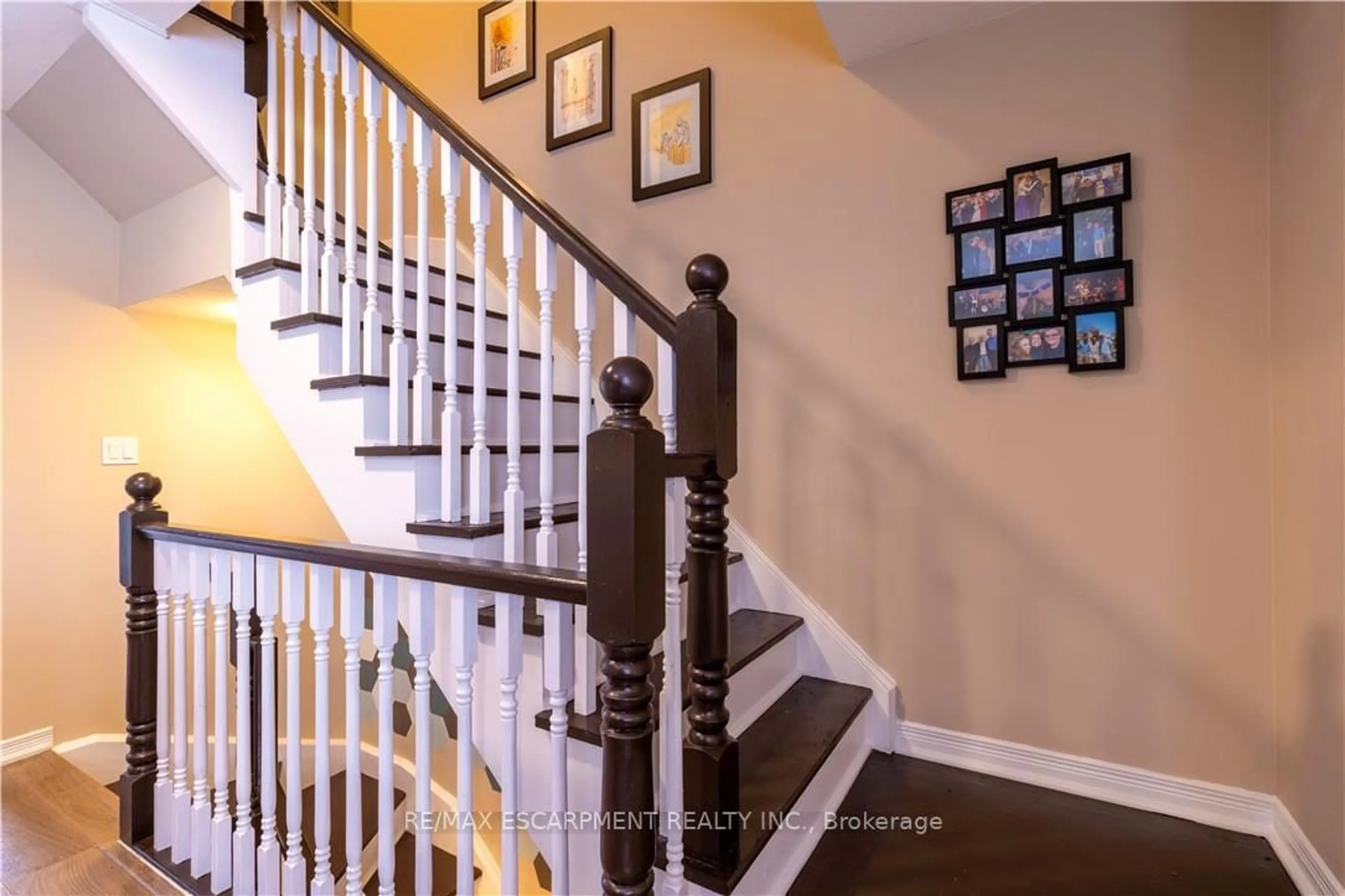 Stairs for 701 Homer Watson Blvd #38, Kitchener Ontario N2C 0B5