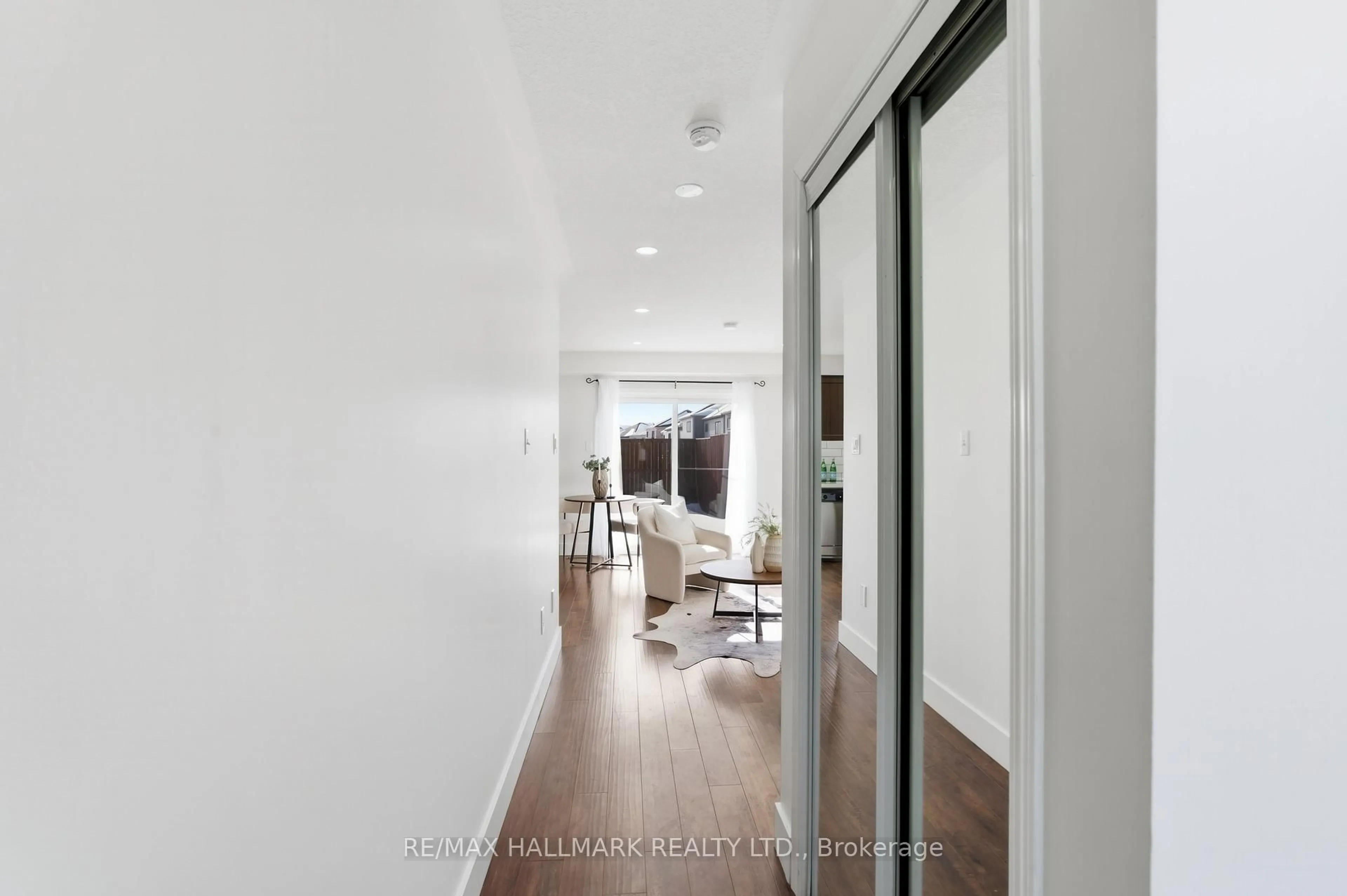 Indoor entryway for 30 Trowbridge St, Woolwich Ontario N0B 1M0