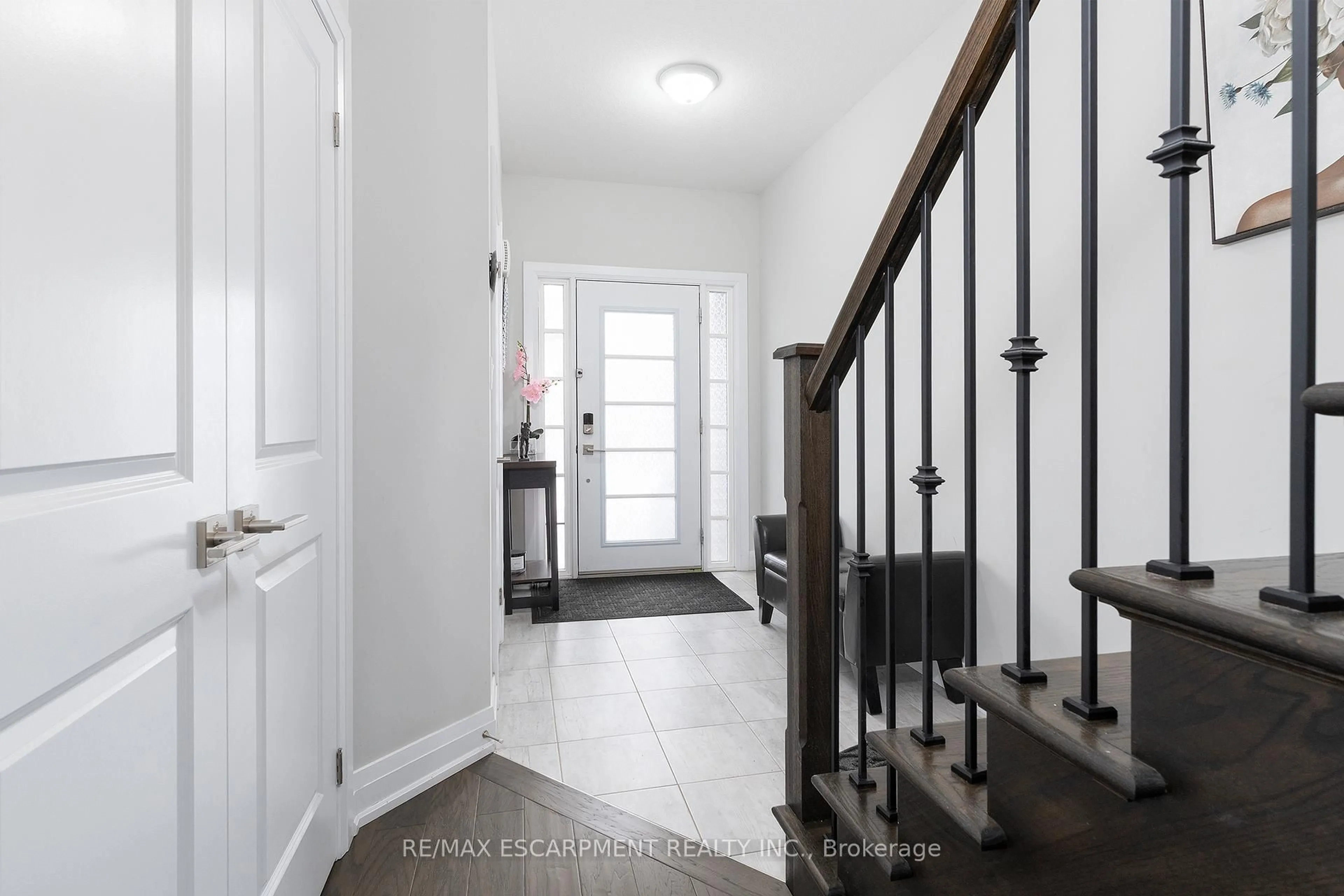 Indoor entryway for 520 Grey St #42, Brantford Ontario N3S 6T6