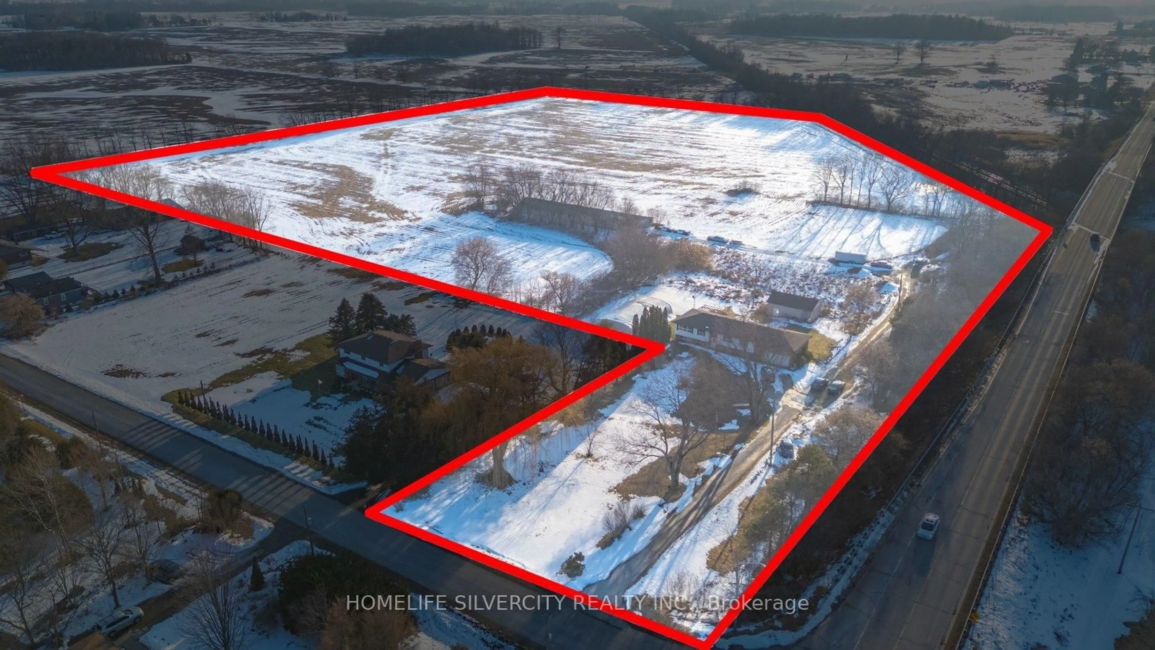 A pic from outside/outdoor area/front of a property/back of a property/a pic from drone, building for 4662 Governors Rd, Hamilton Ontario L0R 1T0