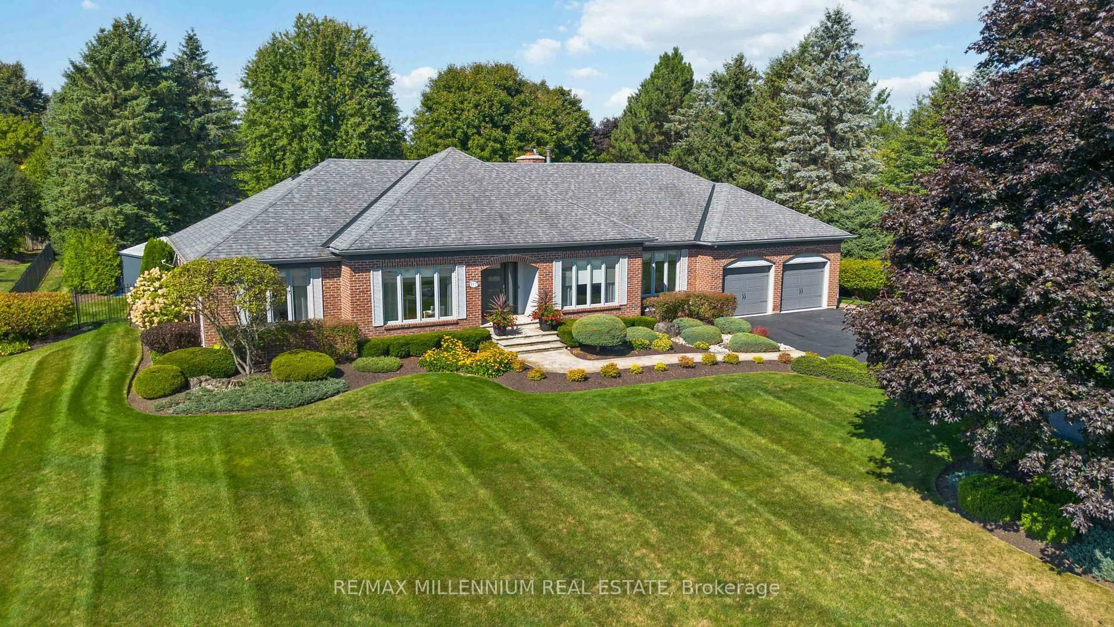 A pic from outside/outdoor area/front of a property/back of a property/a pic from drone, street for 112 Cobblestone Pl, Guelph/Eramosa Ontario N0B 1K0