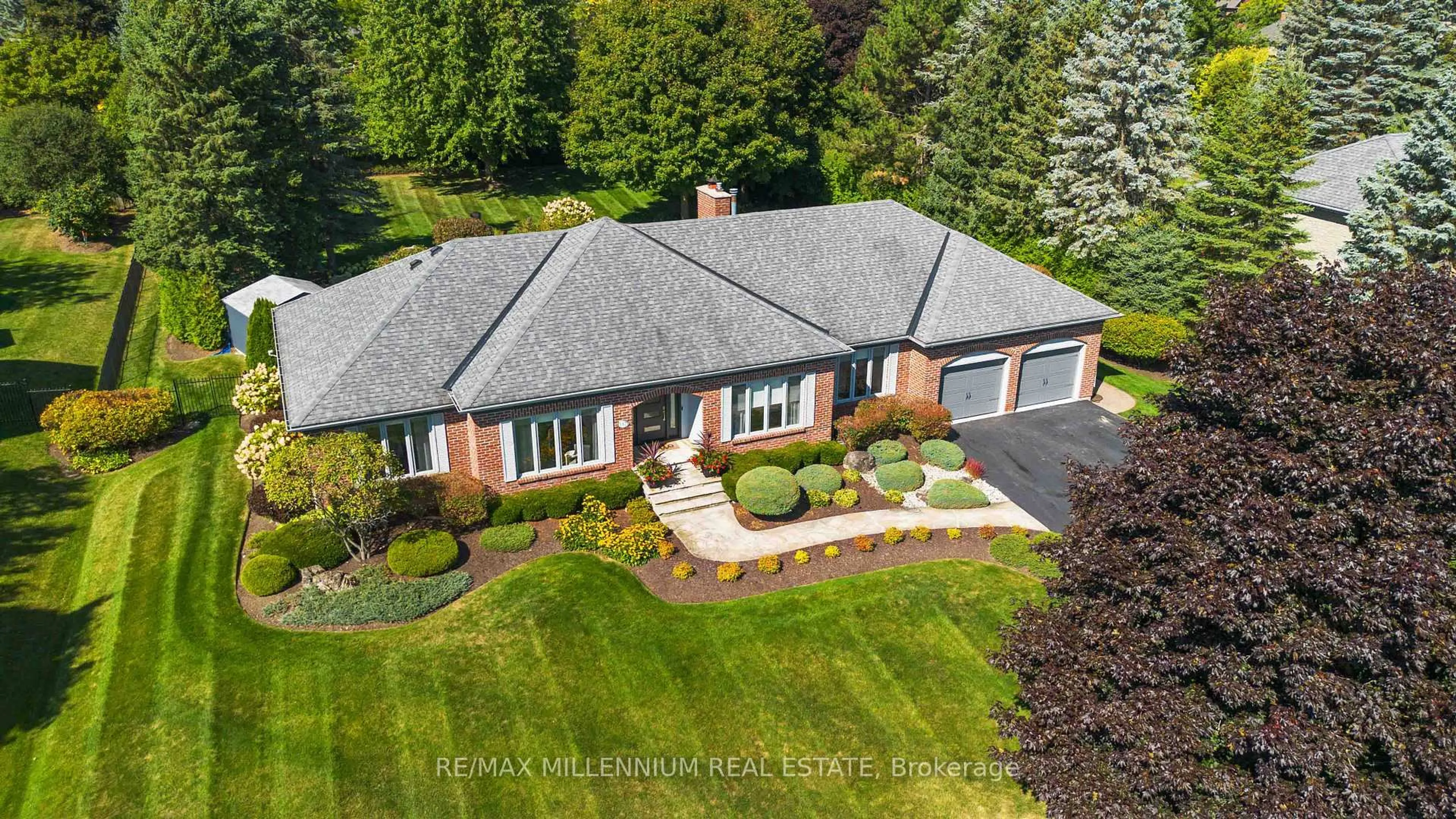 A pic from outside/outdoor area/front of a property/back of a property/a pic from drone, unknown for 112 Cobblestone Pl, Guelph/Eramosa Ontario N0B 1K0