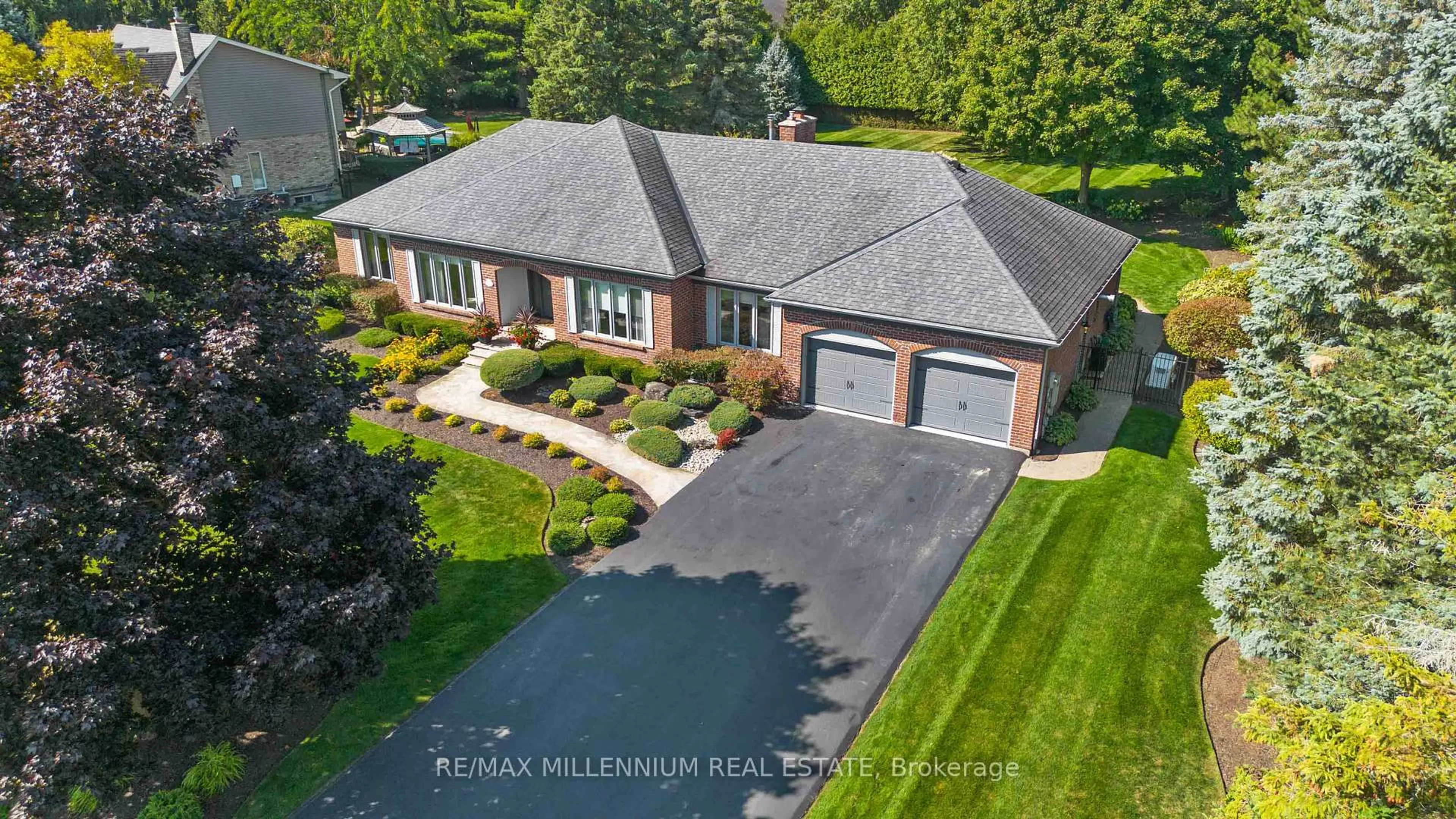 A pic from outside/outdoor area/front of a property/back of a property/a pic from drone, water/lake/river/ocean view for 112 Cobblestone Pl, Guelph/Eramosa Ontario N0B 1K0