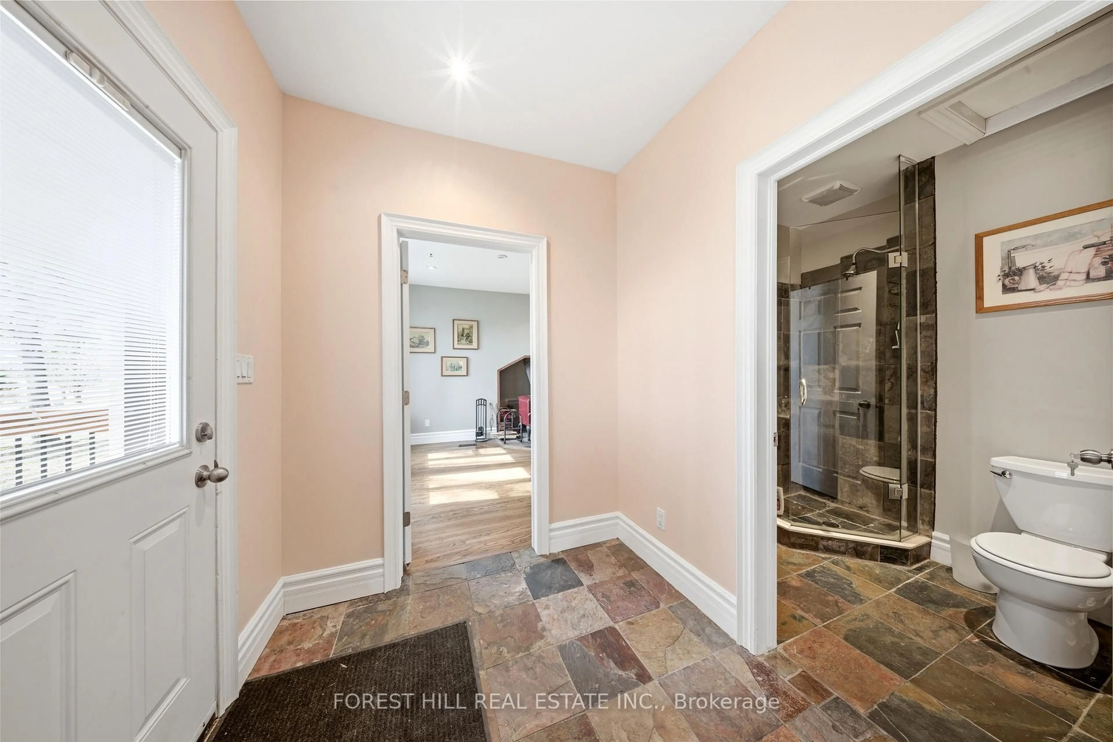 Indoor entryway for 1083 Indiana Rd, Haldimand Ontario N0A 1C0