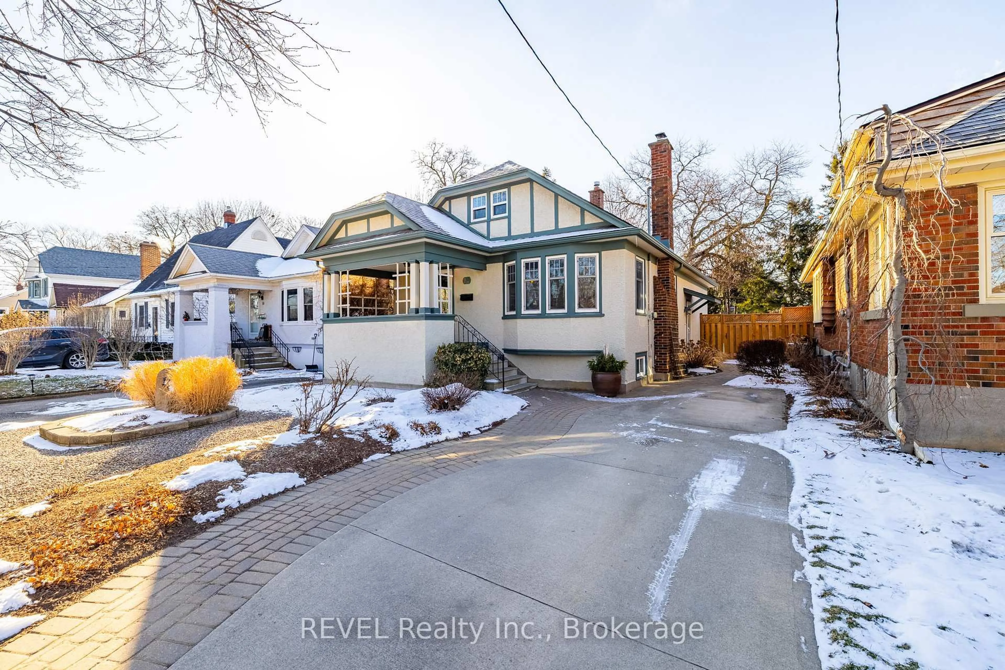 Unknown for 14 Junkin St, St. Catharines Ontario L2R 1N3