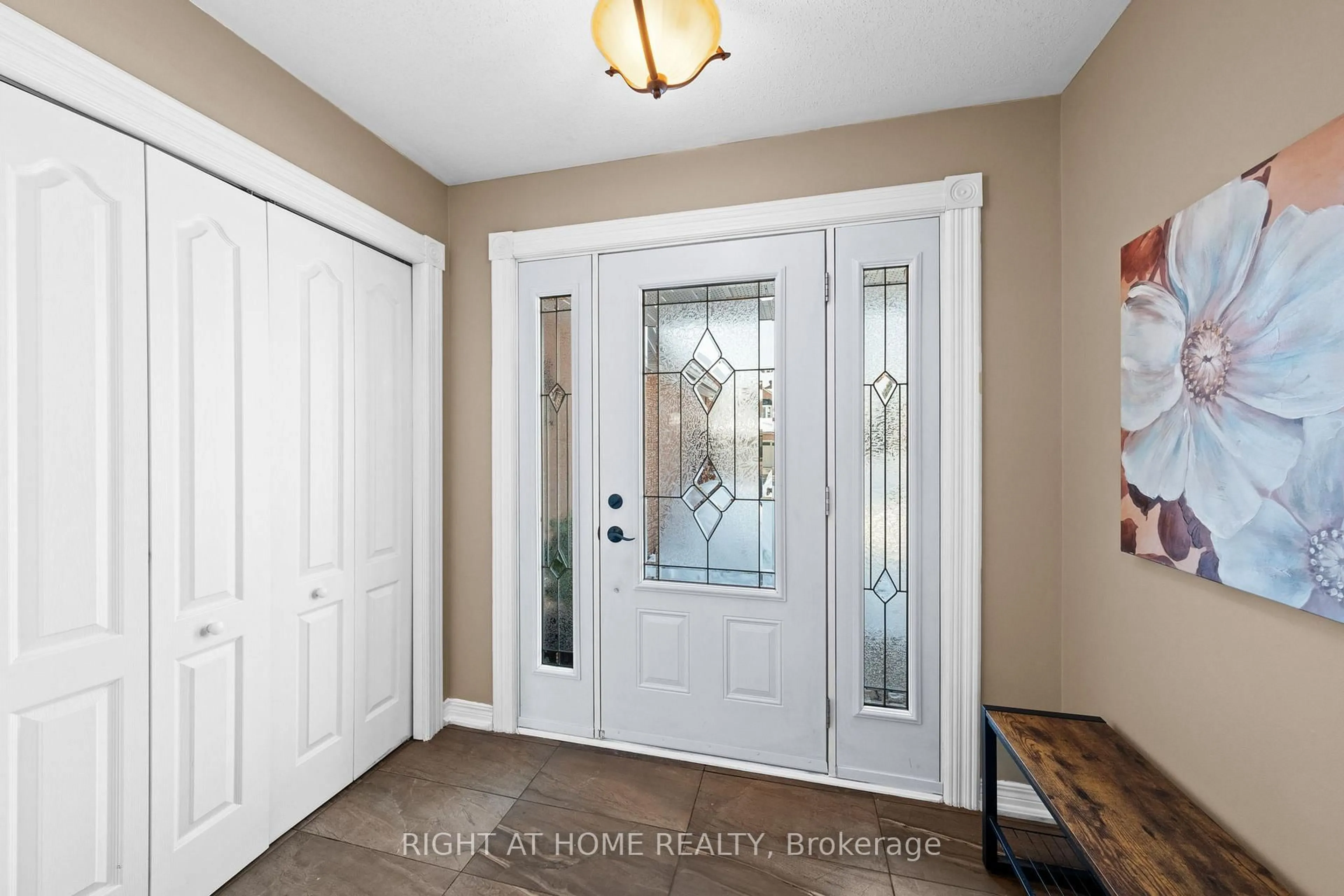 Indoor entryway for 21 SLADE Cres, Kanata Ontario K2K 2L1