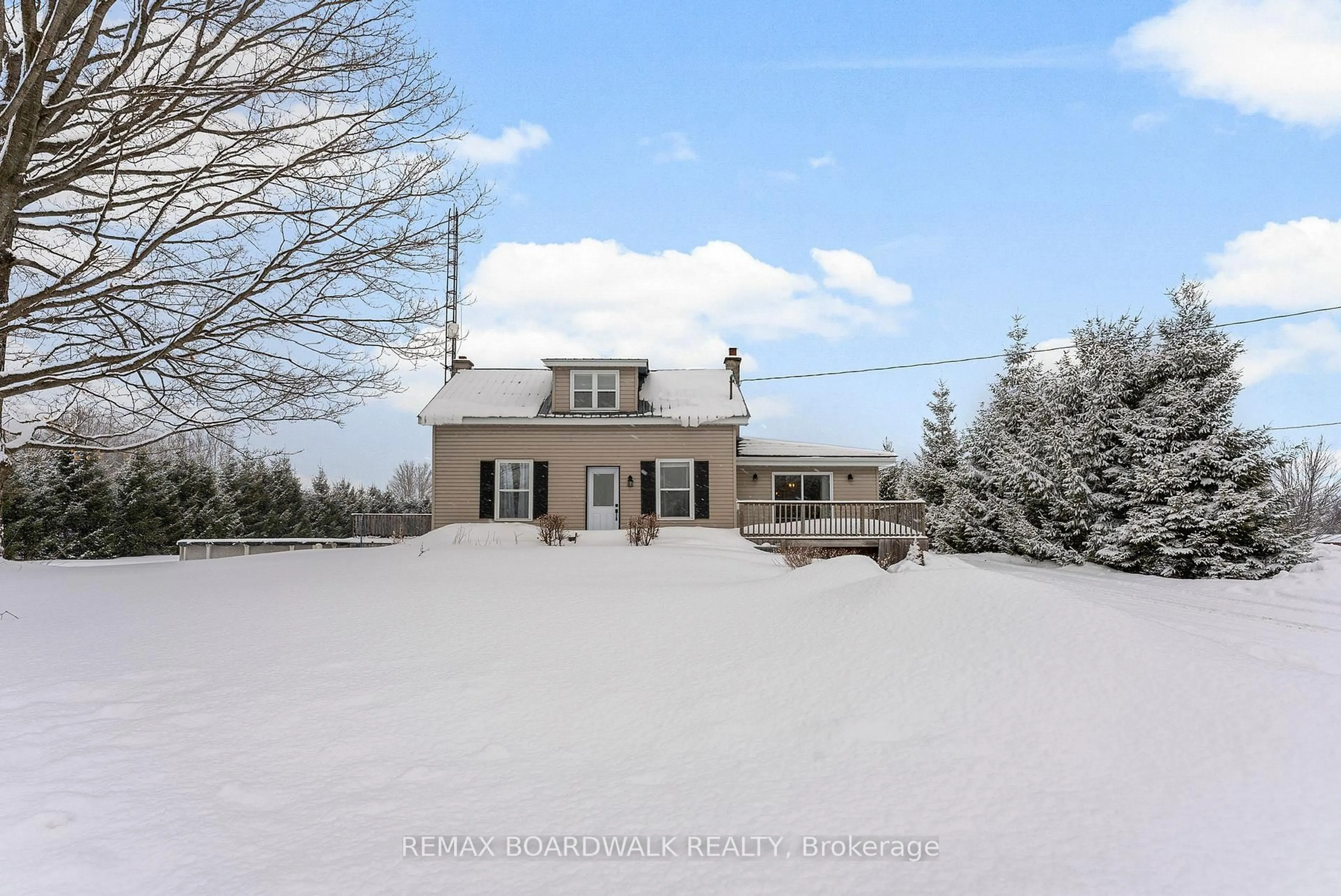 A pic from outside/outdoor area/front of a property/back of a property/a pic from drone, unknown for 2314 Brouseville Rd, Edwardsburgh/Cardinal Ontario K0E 1X0