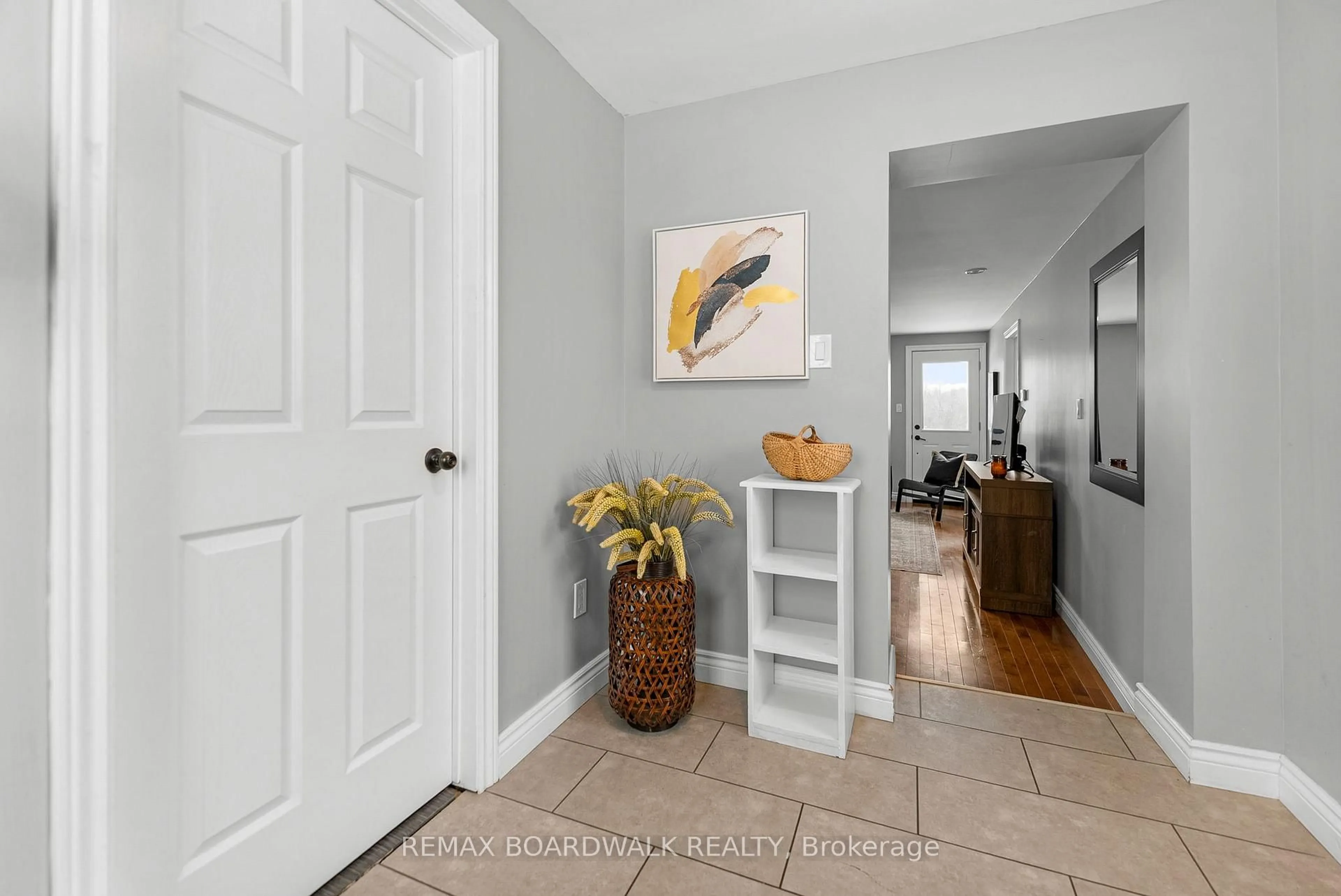 Indoor entryway for 2314 Brouseville Rd, Edwardsburgh/Cardinal Ontario K0E 1X0