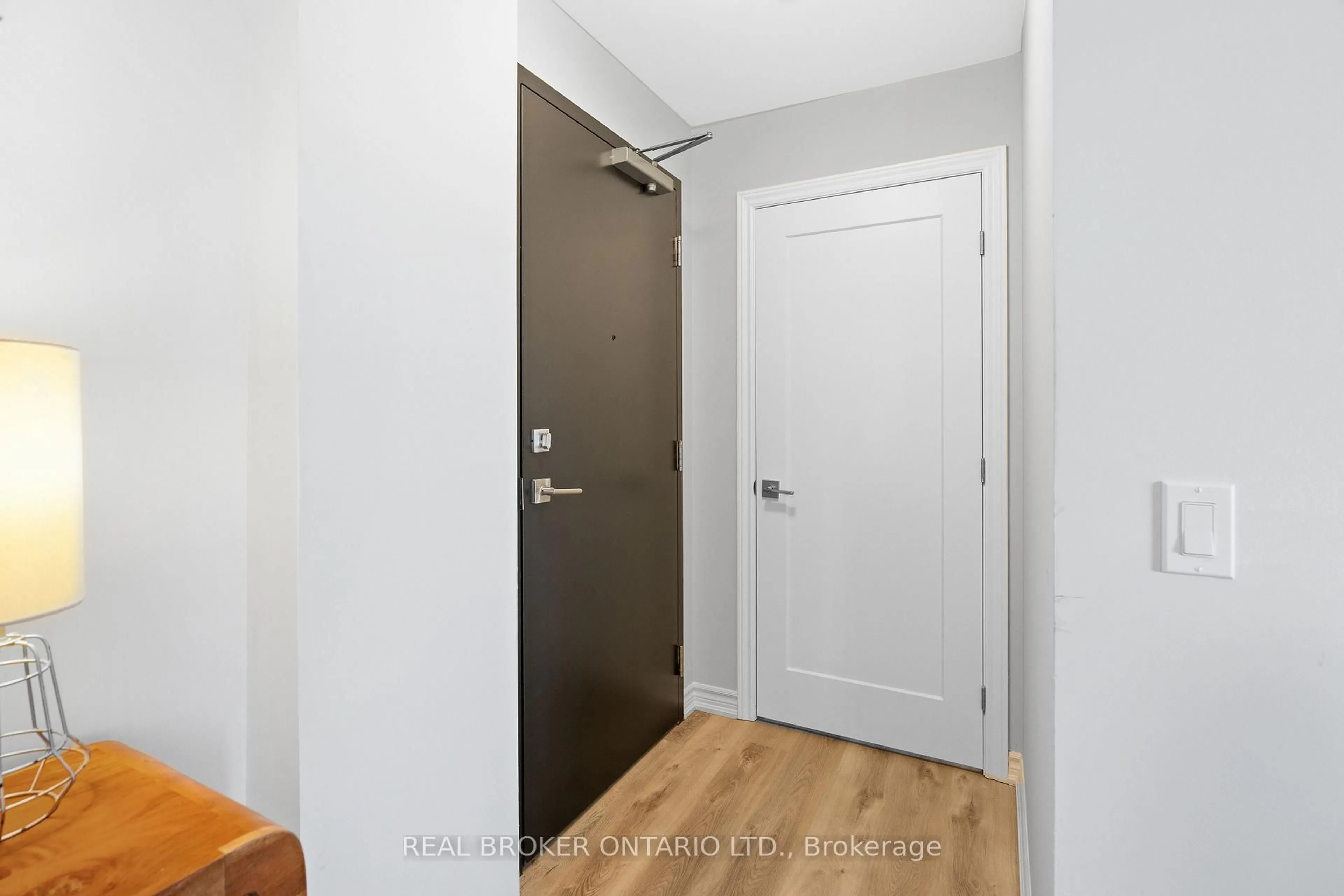 Indoor entryway for 1350 Hemlock St #219, Ottawa Ontario K1K 5C2