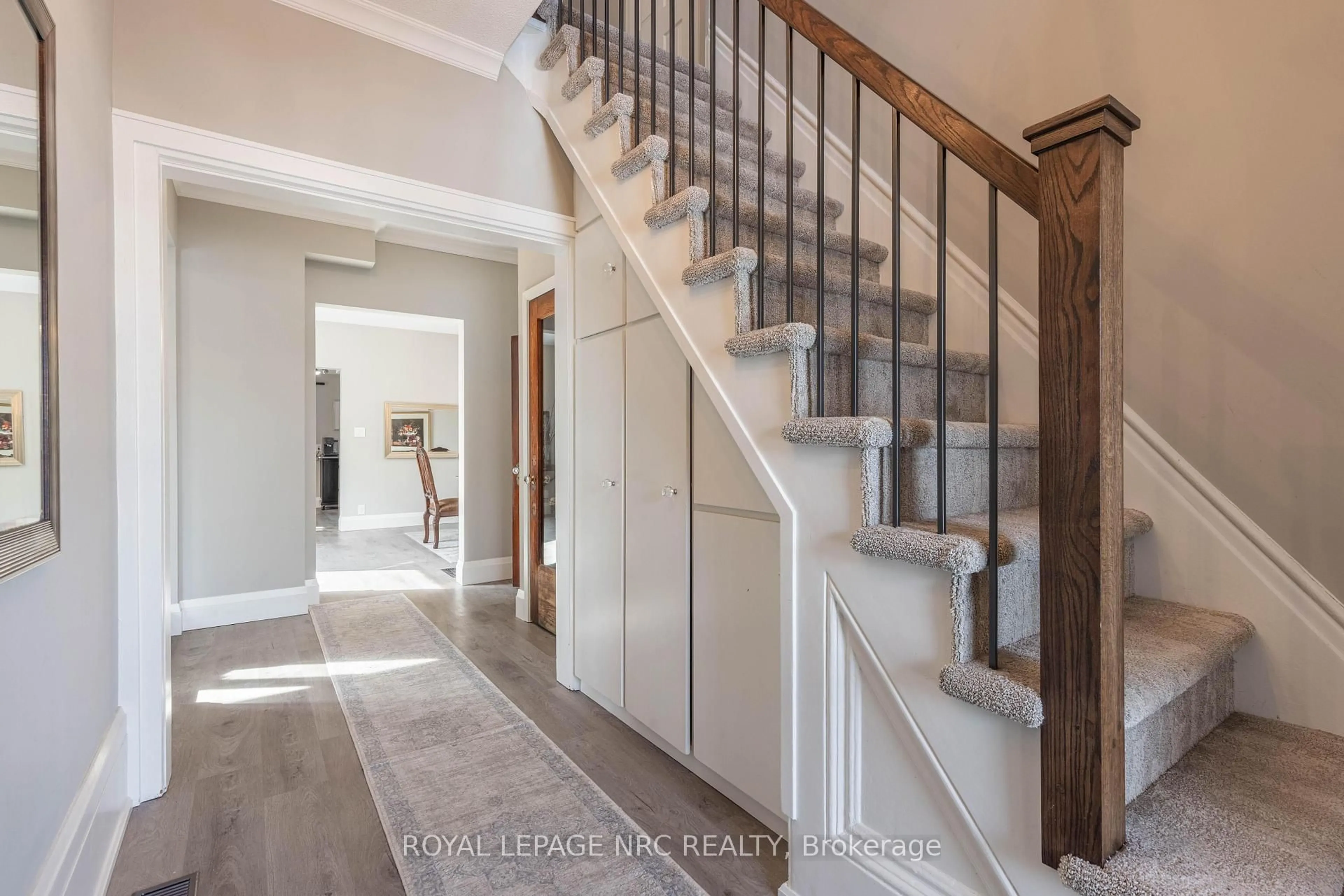 Indoor entryway for 49 Welland St, Thorold Ontario L2V 2B6