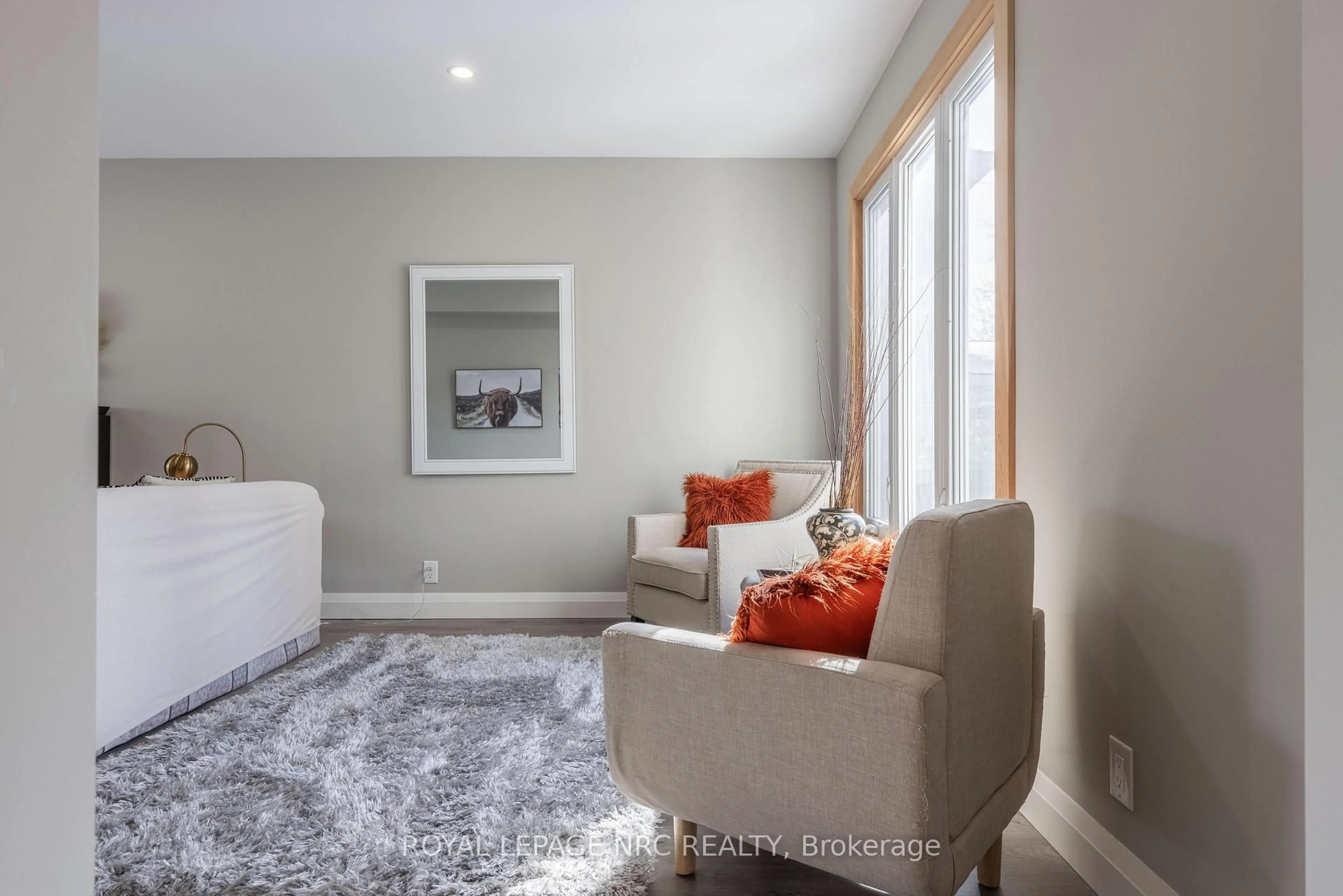 Living room with furniture, unknown for 49 Welland St, Thorold Ontario L2V 2B6