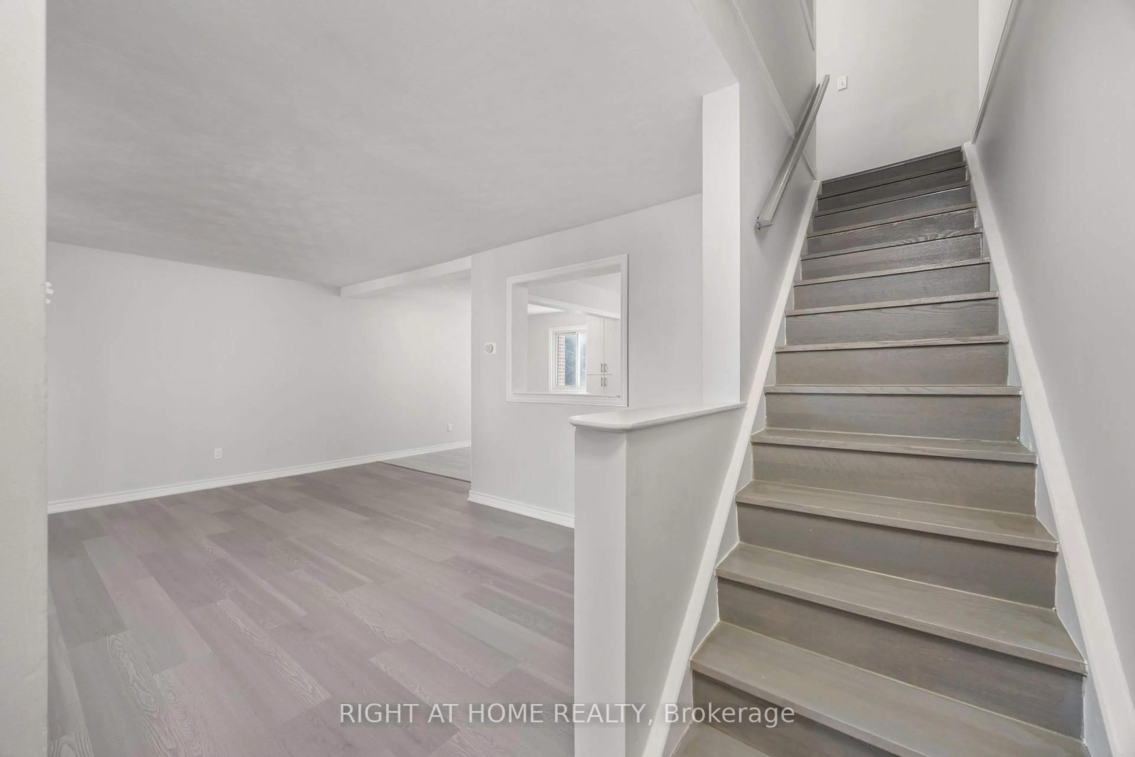 Stairs for 48 Clarence St, Cambridge Ontario N3C 1K9