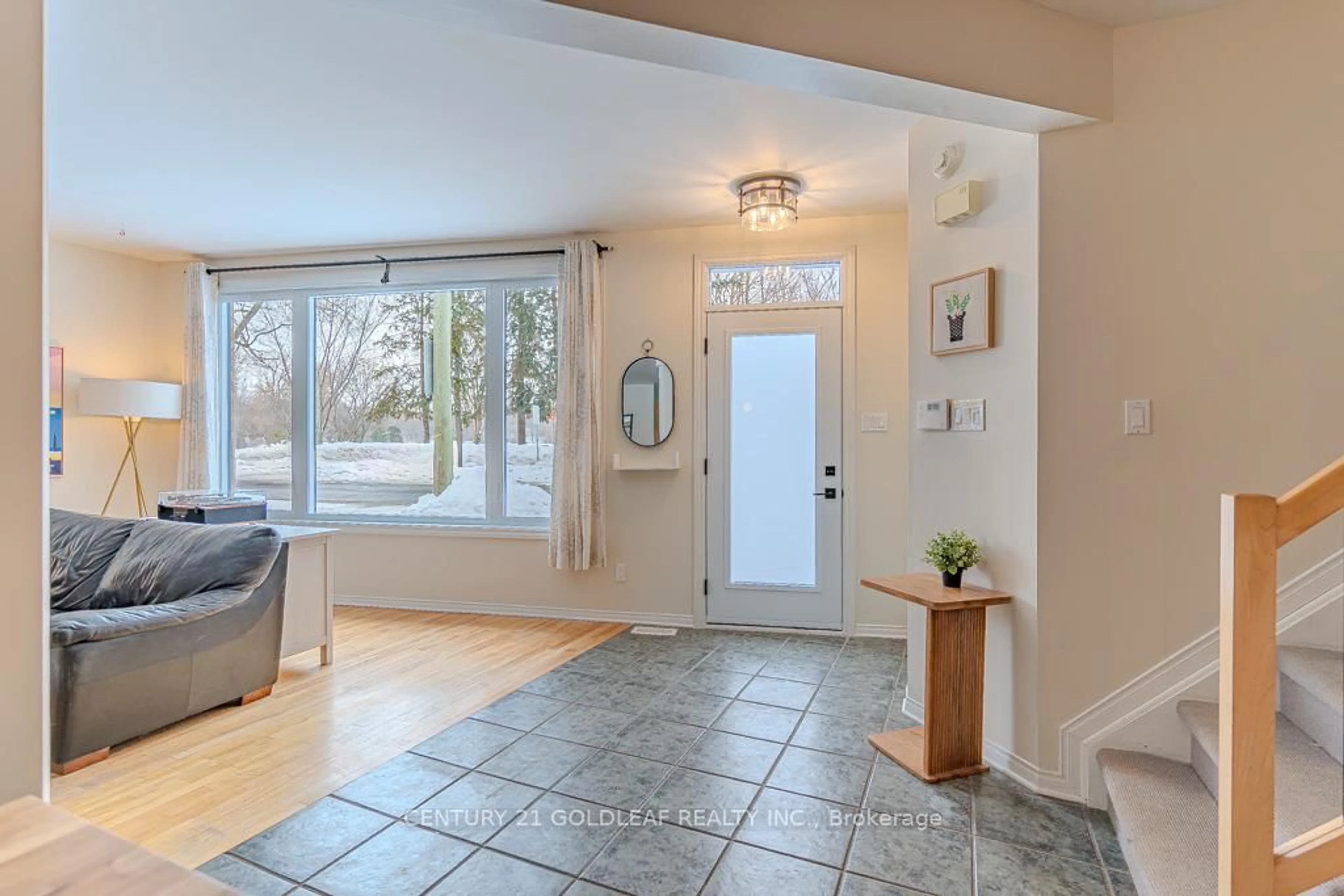 Indoor entryway for 1075 North River Rd, Ottawa Ontario K1K 3V9
