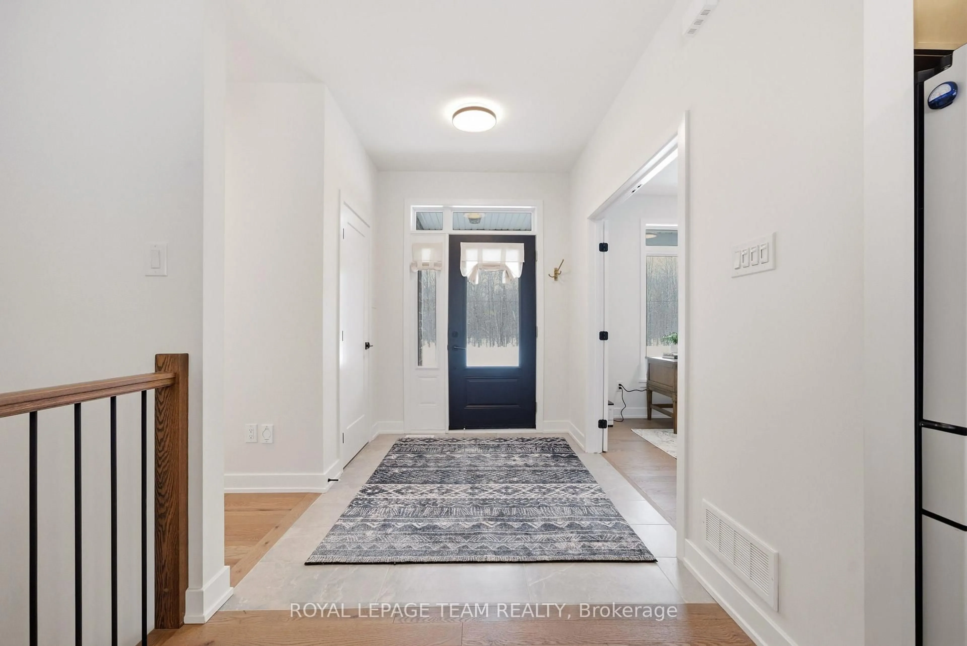 Indoor entryway for 124 James Andrew Way, Smiths Falls Ontario K7A 4S7