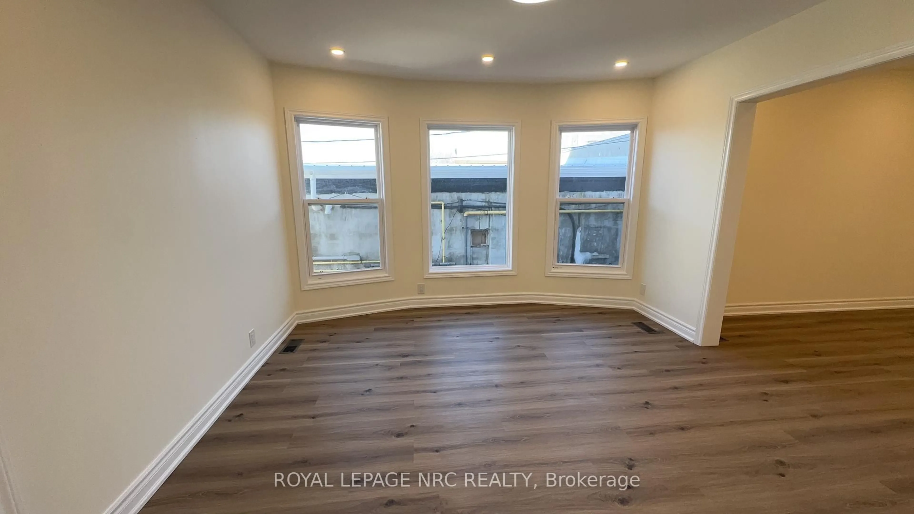 A pic of a room for 4677 Crysler Ave, Niagara Falls Ontario L2E 3V7