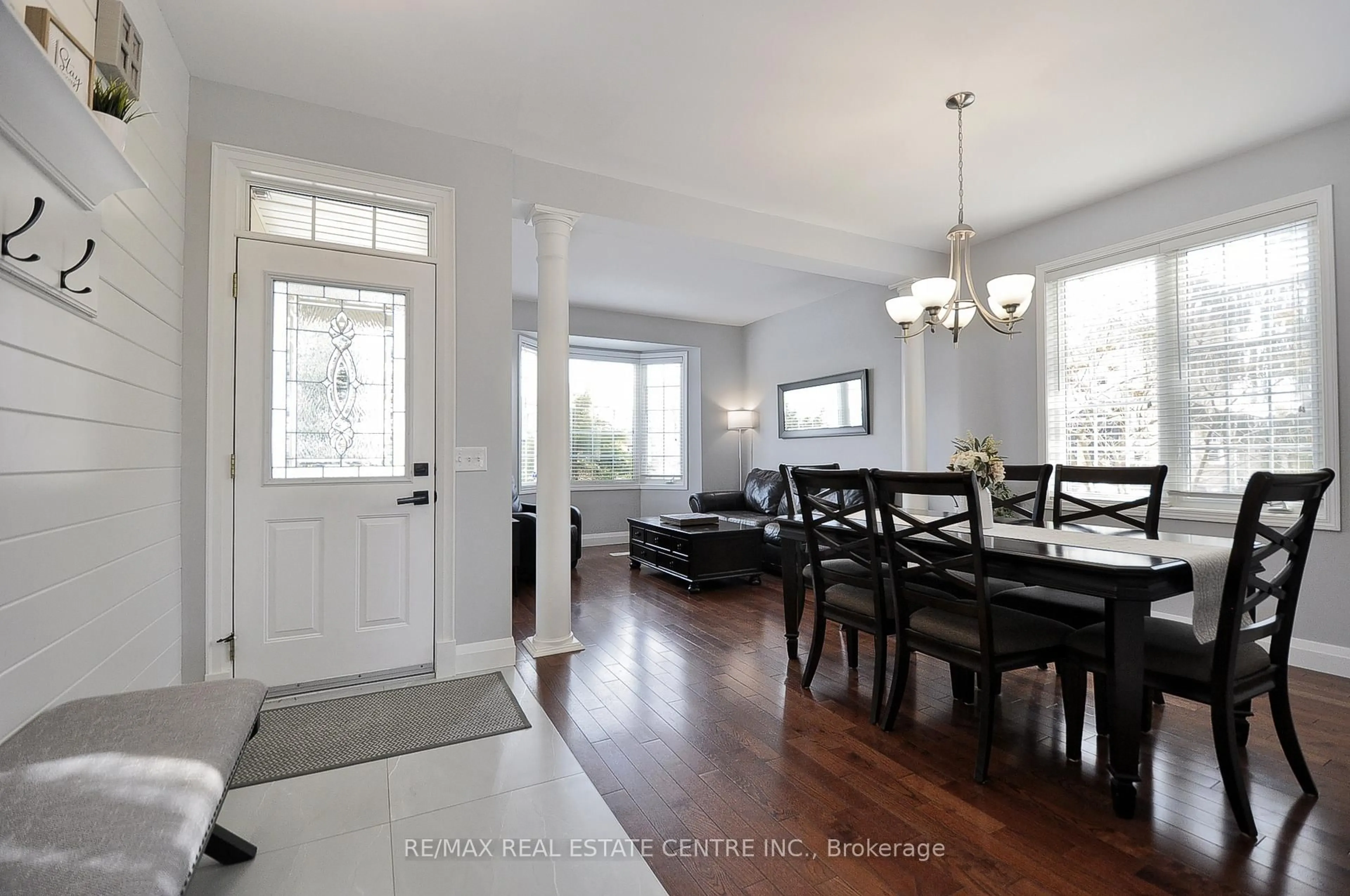 Dining room, wood/laminate floor for 3 Brayshaw Dr, Cambridge Ontario N1T 2G3