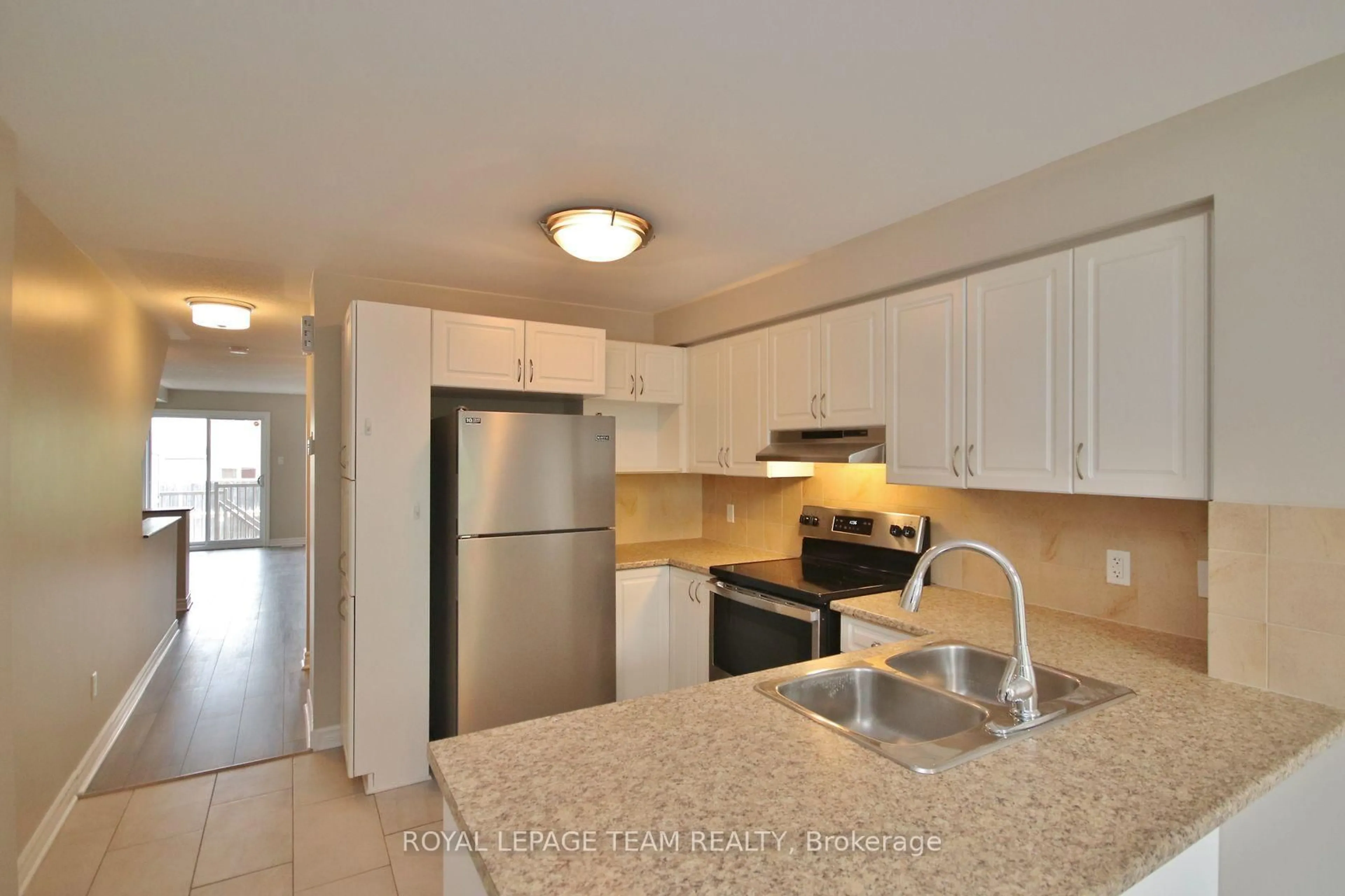 Standard kitchen, ceramic/tile floor for 583A Chapman Mills Dr, Ottawa Ontario K2J 5T2