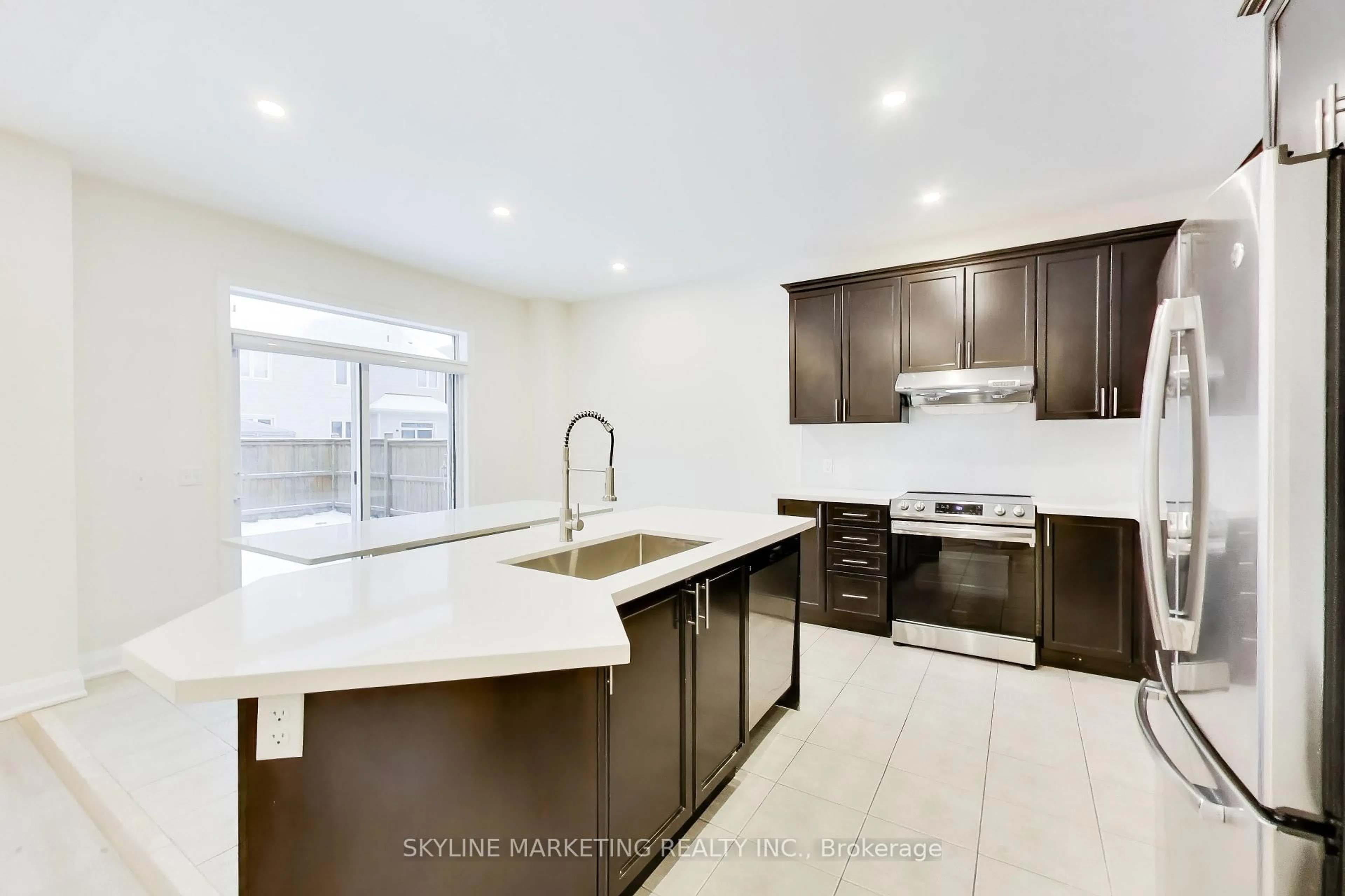 Open concept kitchen, ceramic/tile floor for 17 Fox Grape Rd, Thorold Ontario L2V 0B4