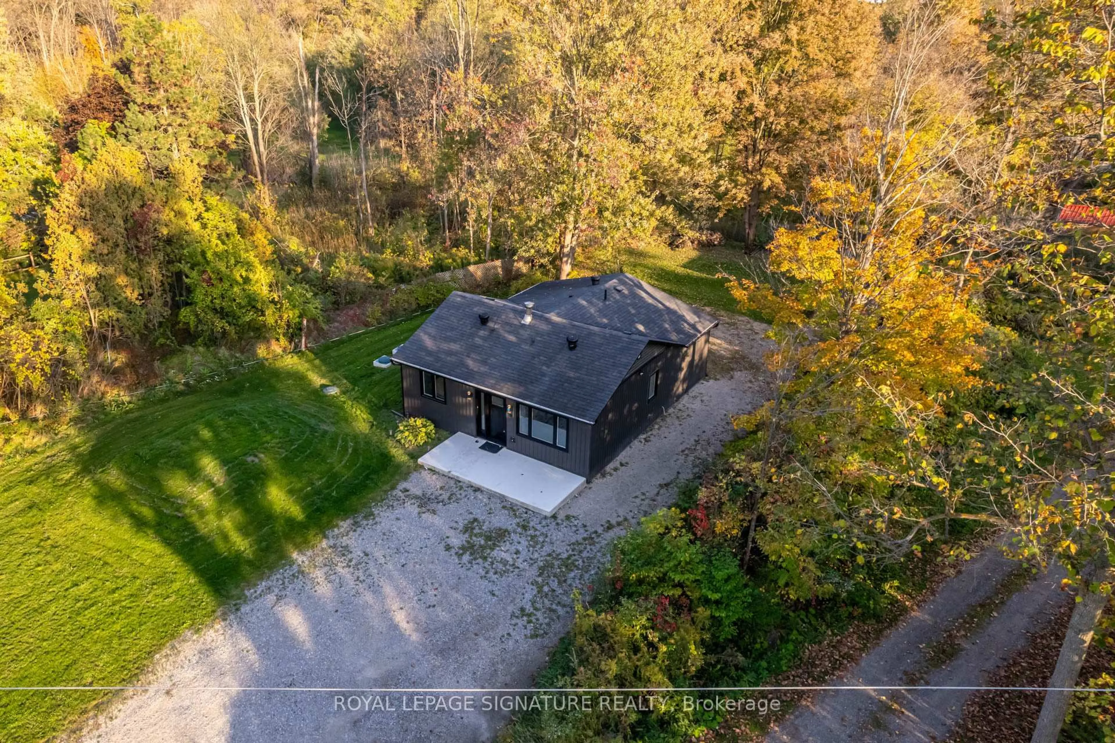 A pic from outside/outdoor area/front of a property/back of a property/a pic from drone, unknown for 8 Mountsberg Rd, Hamilton Ontario L0P 1B0