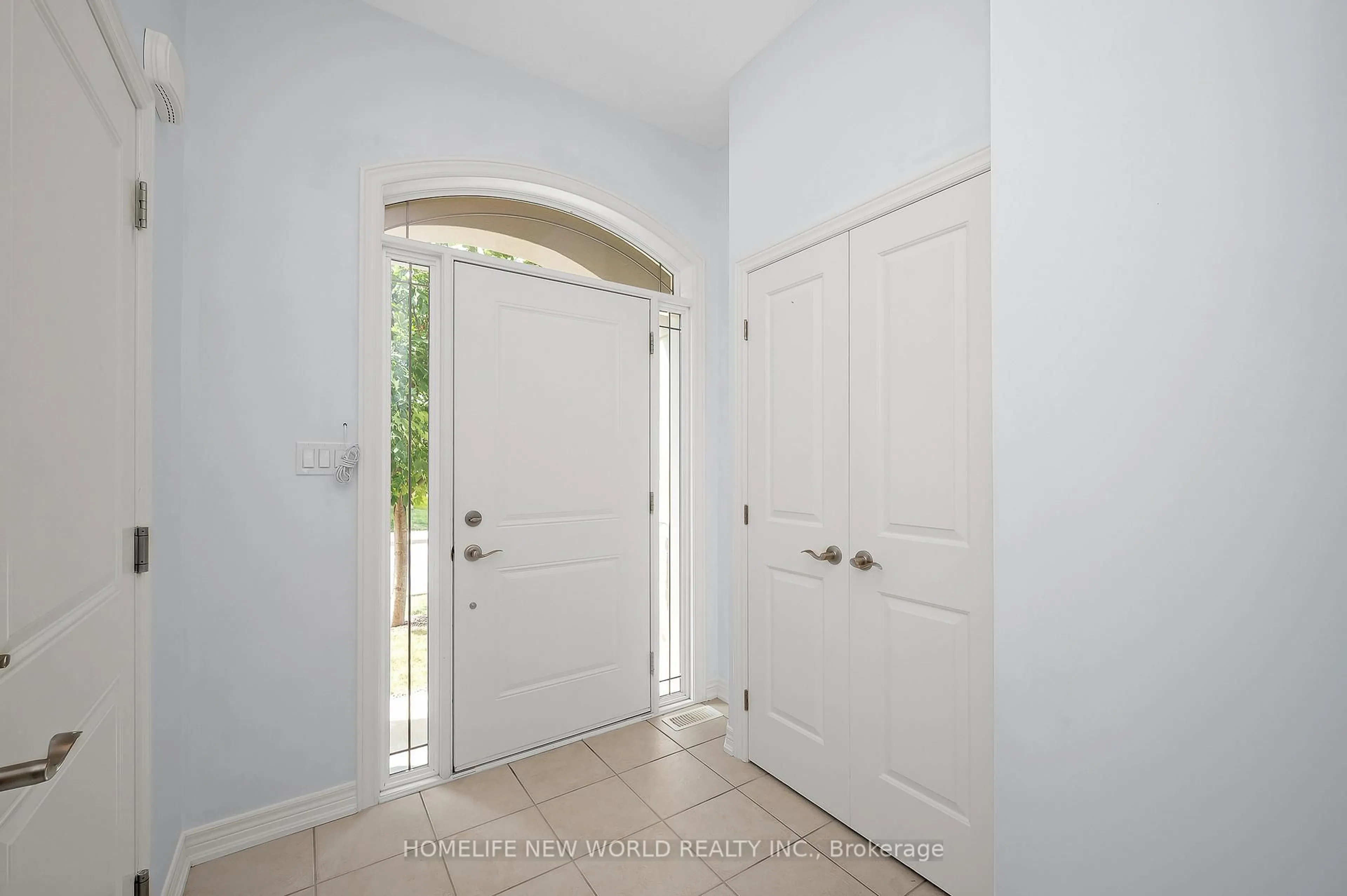 Indoor entryway for 79 Sonoma Valley Cres, Hamilton Ontario L9B 0J3