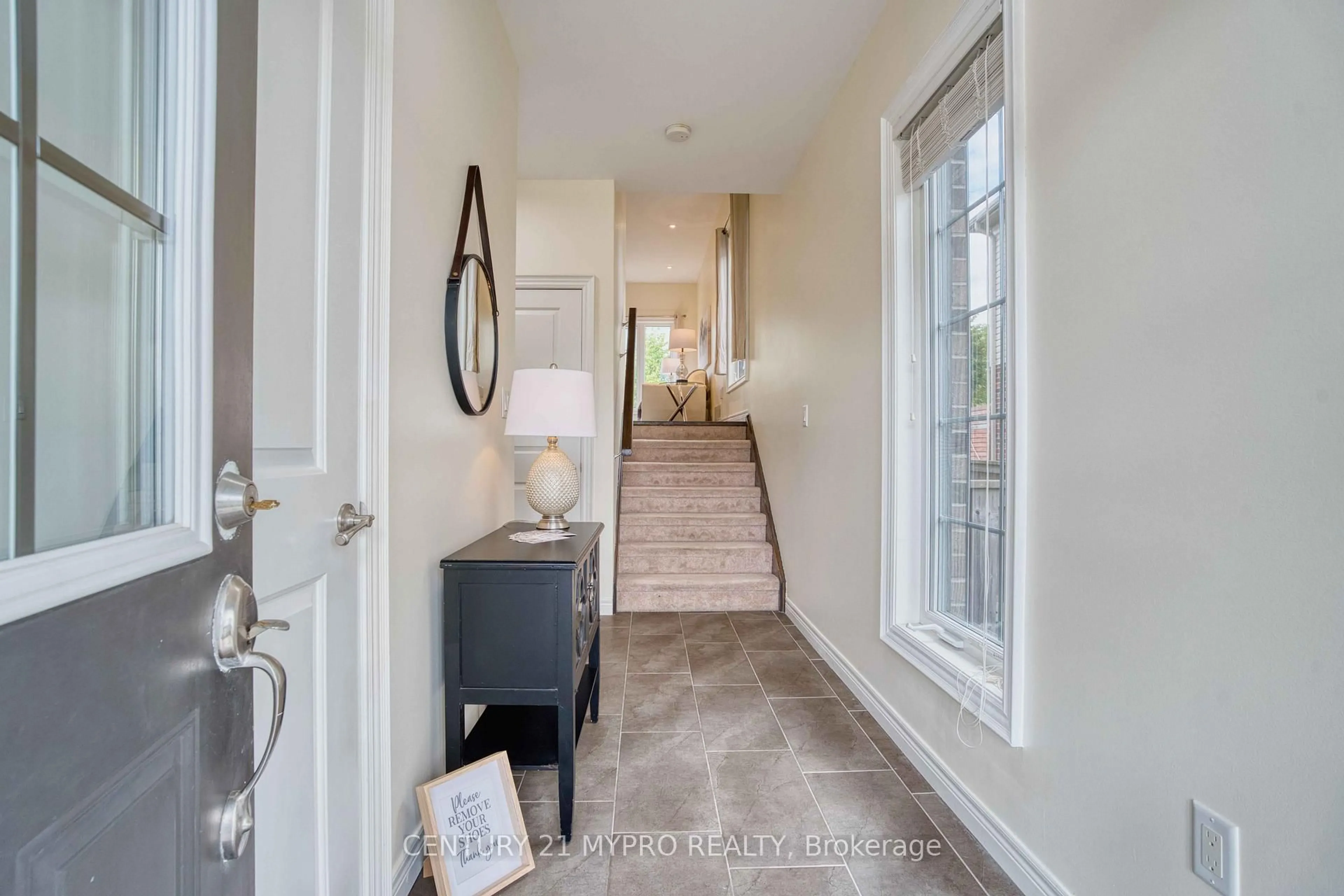 Indoor entryway for 1094 Oakcrossing Rd, London North Ontario N6H 0E9