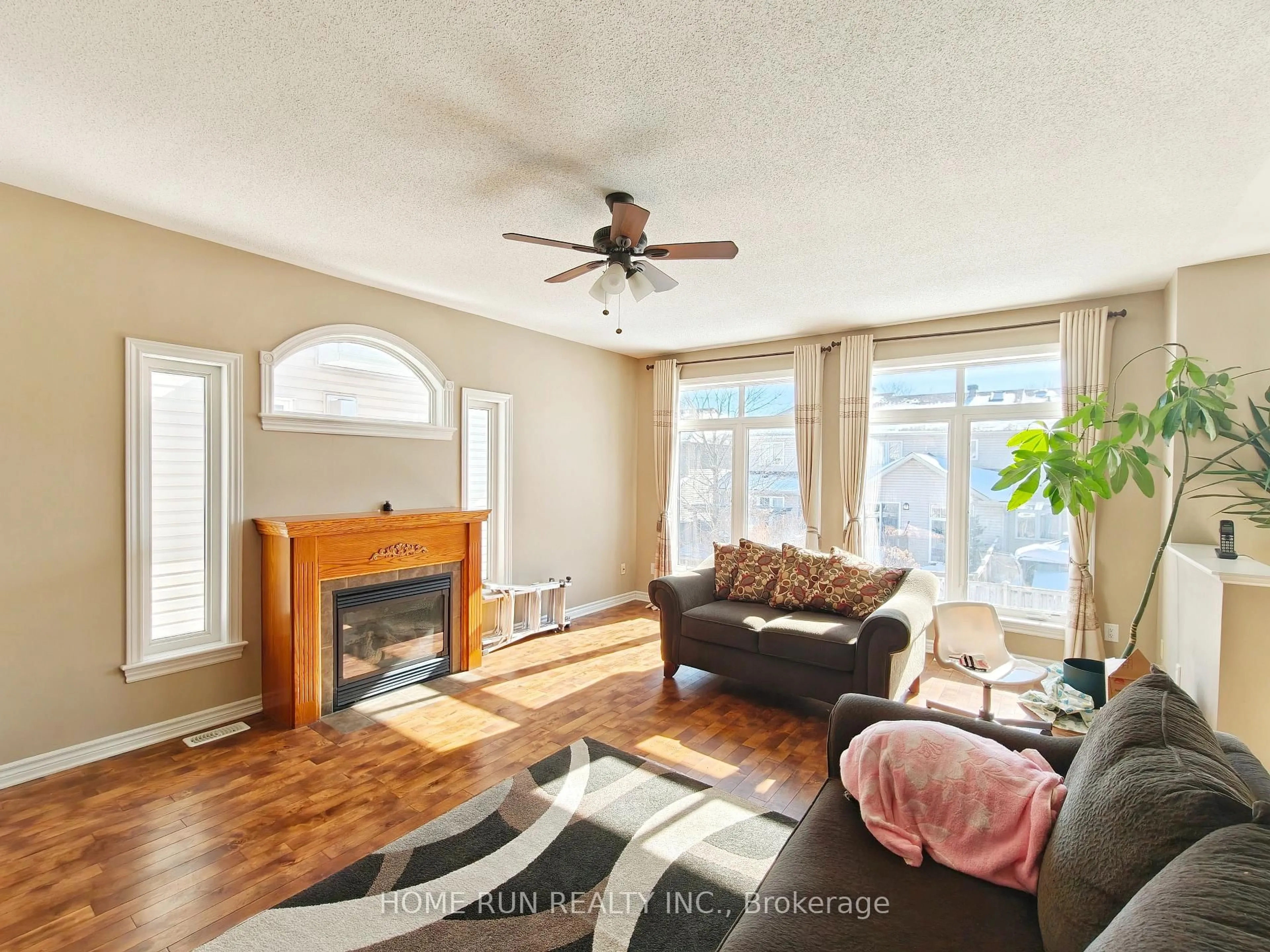 Living room with furniture, wood/laminate floor for 75 Polo Lane, Ottawa Ontario K2M 2Y4