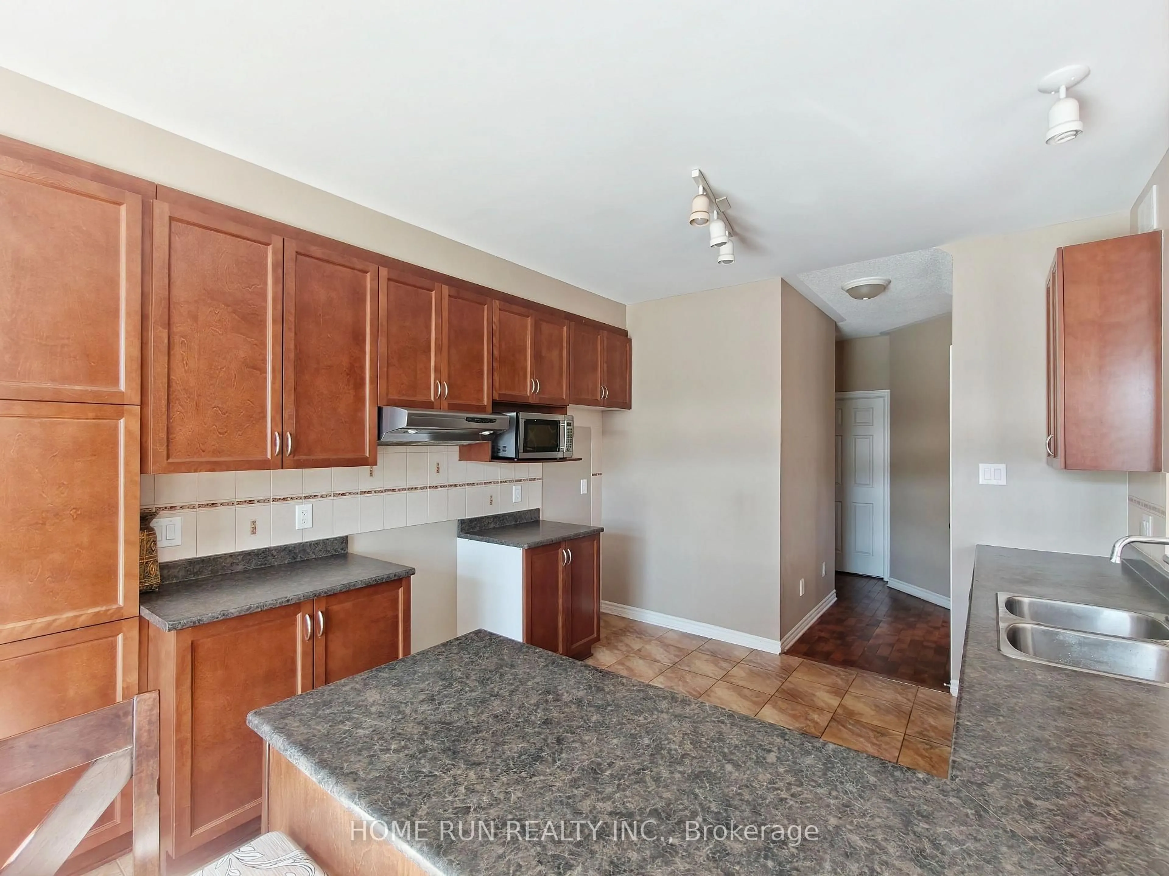 Standard kitchen, unknown for 75 Polo Lane, Ottawa Ontario K2M 2Y4