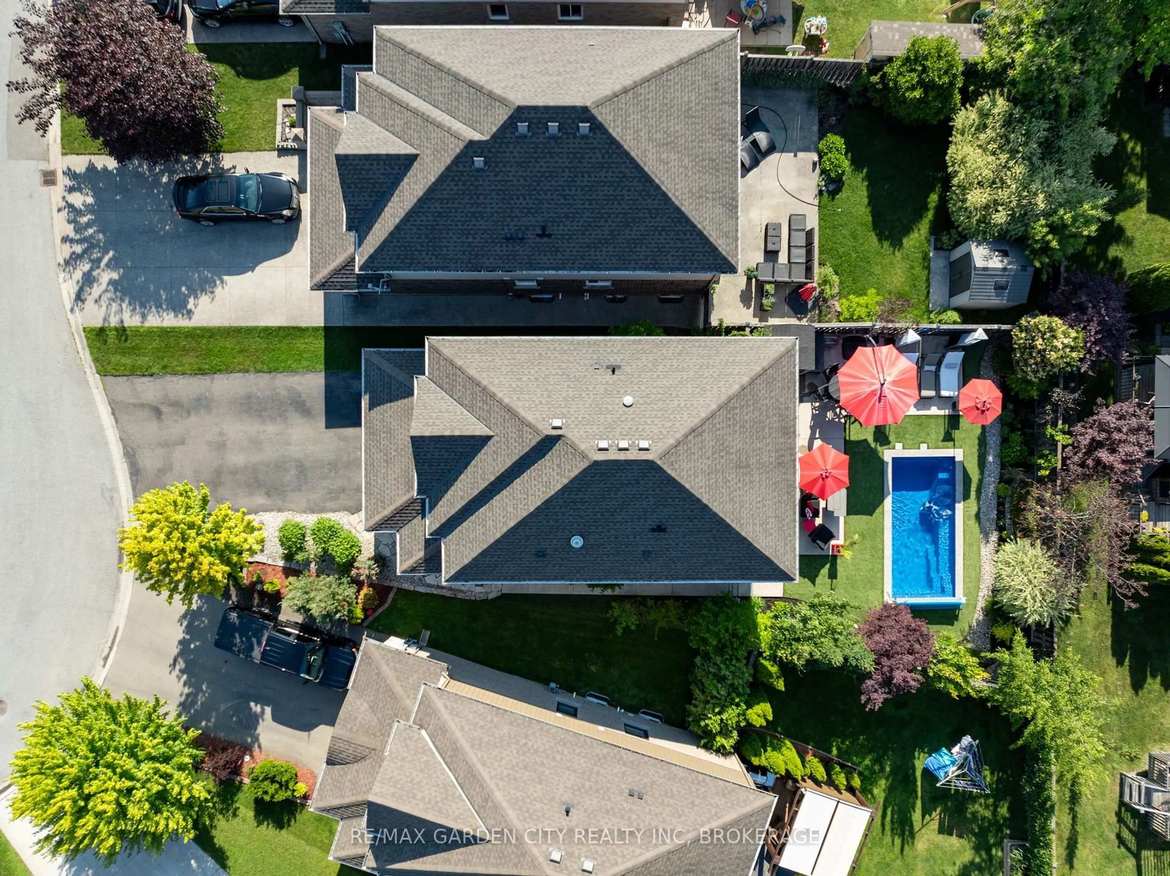 A pic from outside/outdoor area/front of a property/back of a property/a pic from drone, street for 6456 Armelina Cres, Niagara Falls Ontario L2H 0B4