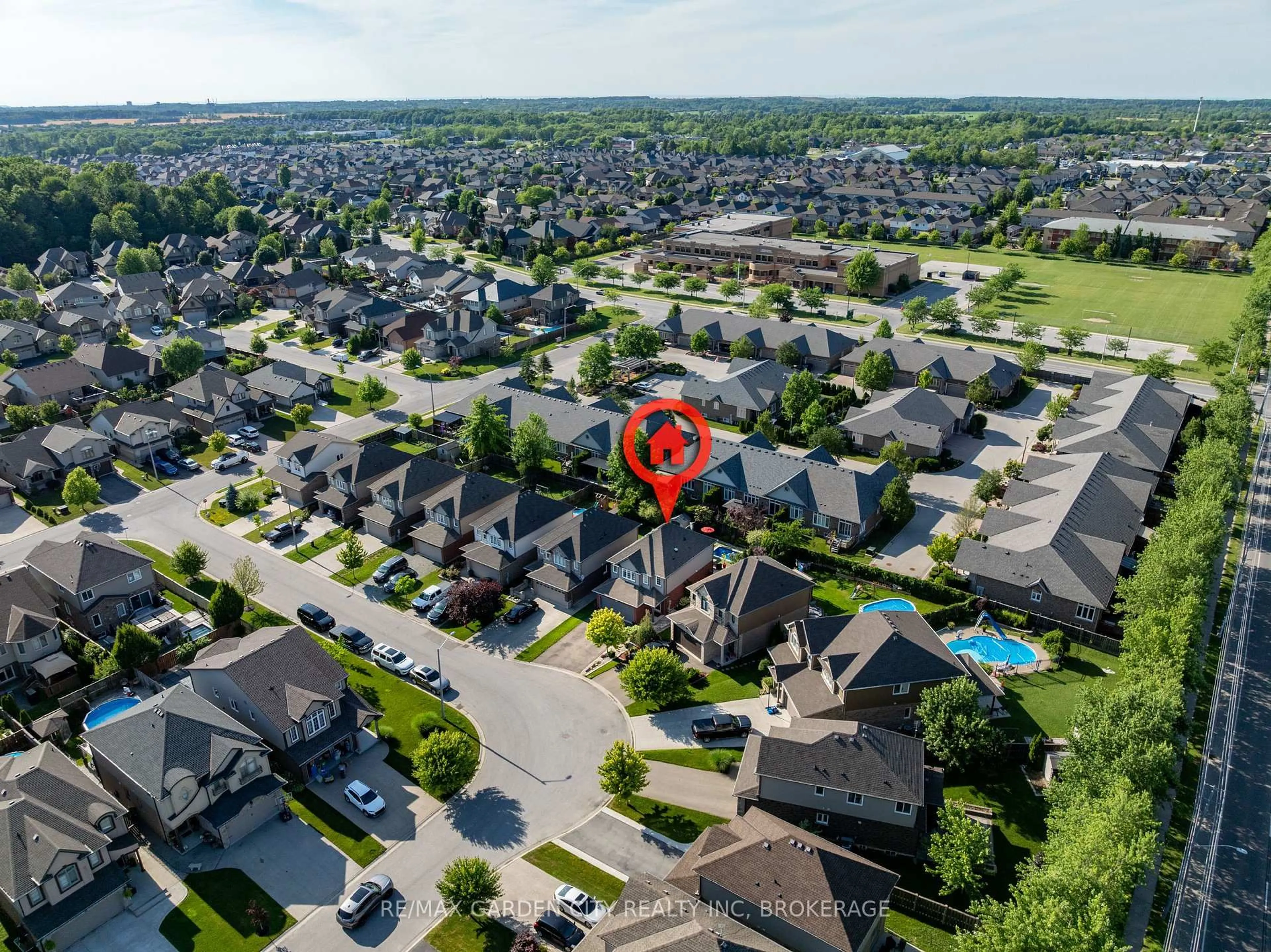 A pic from outside/outdoor area/front of a property/back of a property/a pic from drone, street for 6456 Armelina Cres, Niagara Falls Ontario L2H 0B4