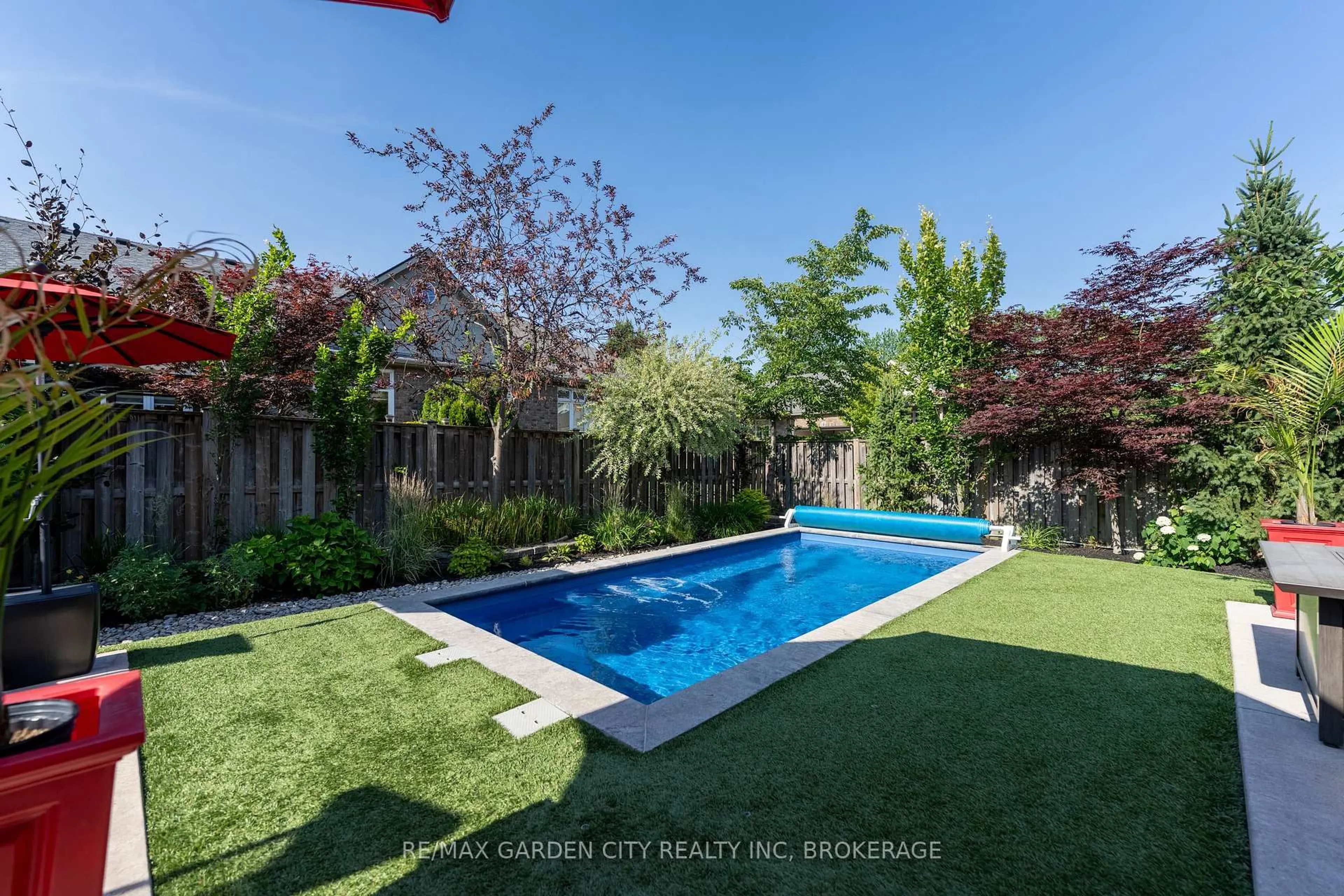 Pool for 6456 Armelina Cres, Niagara Falls Ontario L2H 0B4