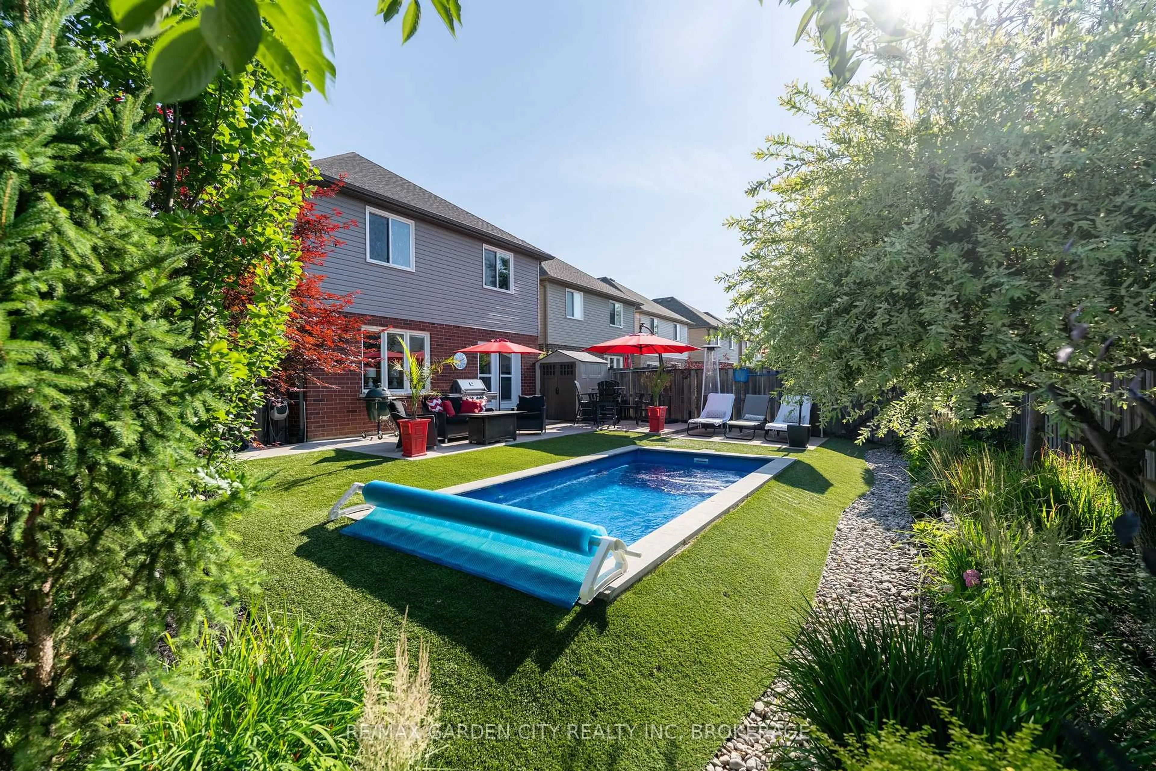 Pool for 6456 Armelina Cres, Niagara Falls Ontario L2H 0B4
