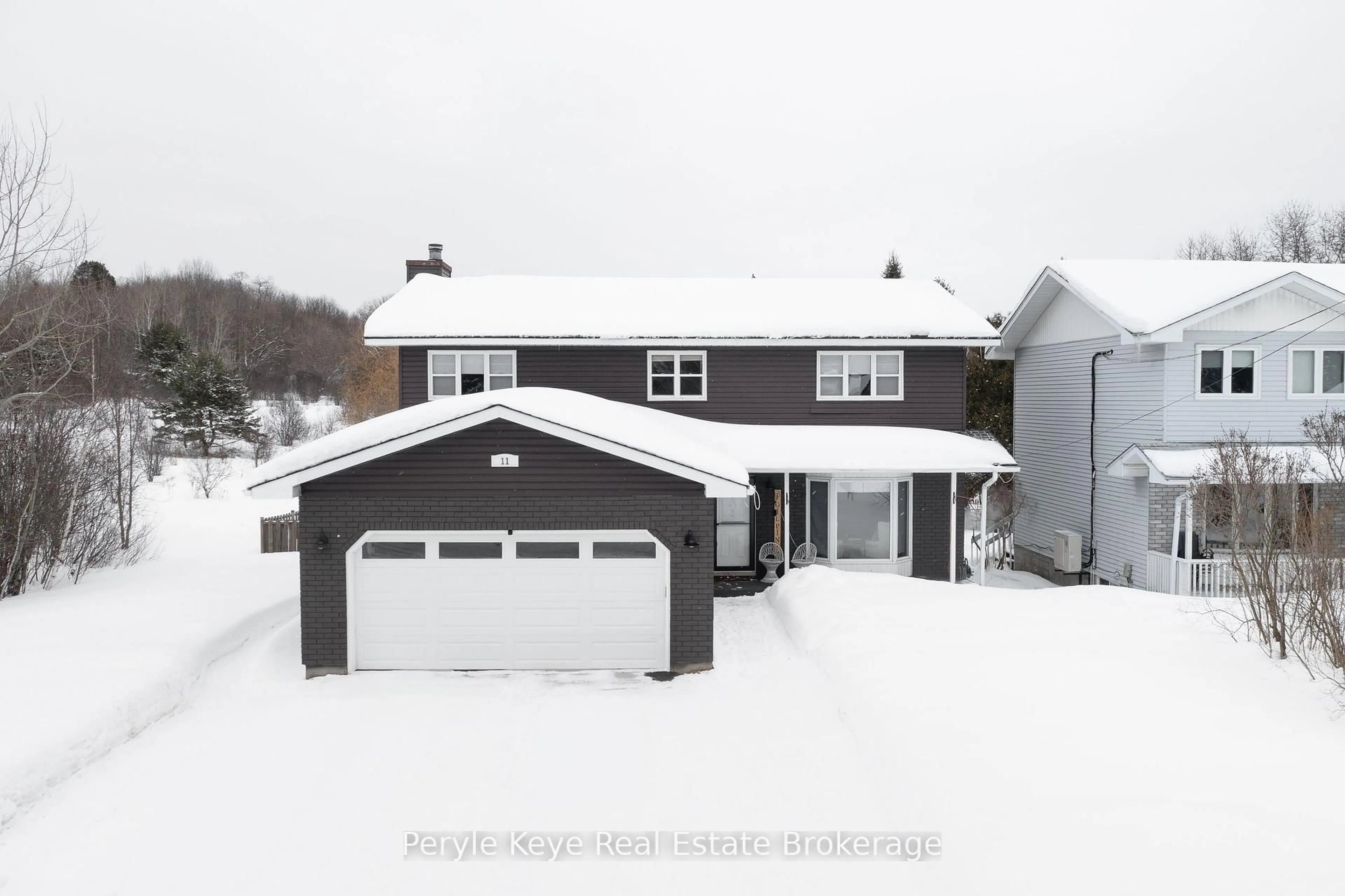 A pic from outside/outdoor area/front of a property/back of a property/a pic from drone, street for 11 Silverwood Dr, Huntsville Ontario P1H 1N1