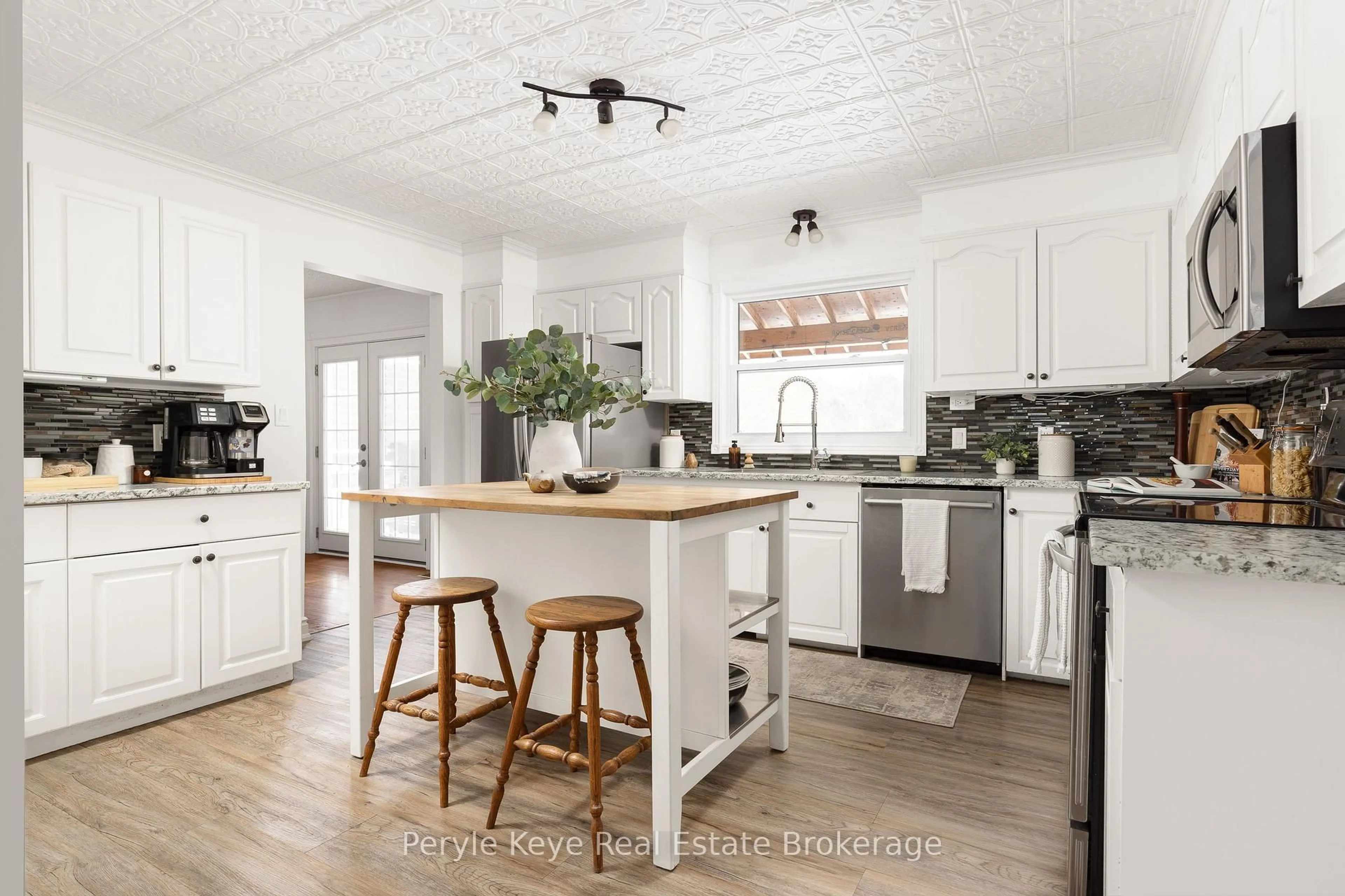 Open concept kitchen, unknown for 11 Silverwood Dr, Huntsville Ontario P1H 1N1