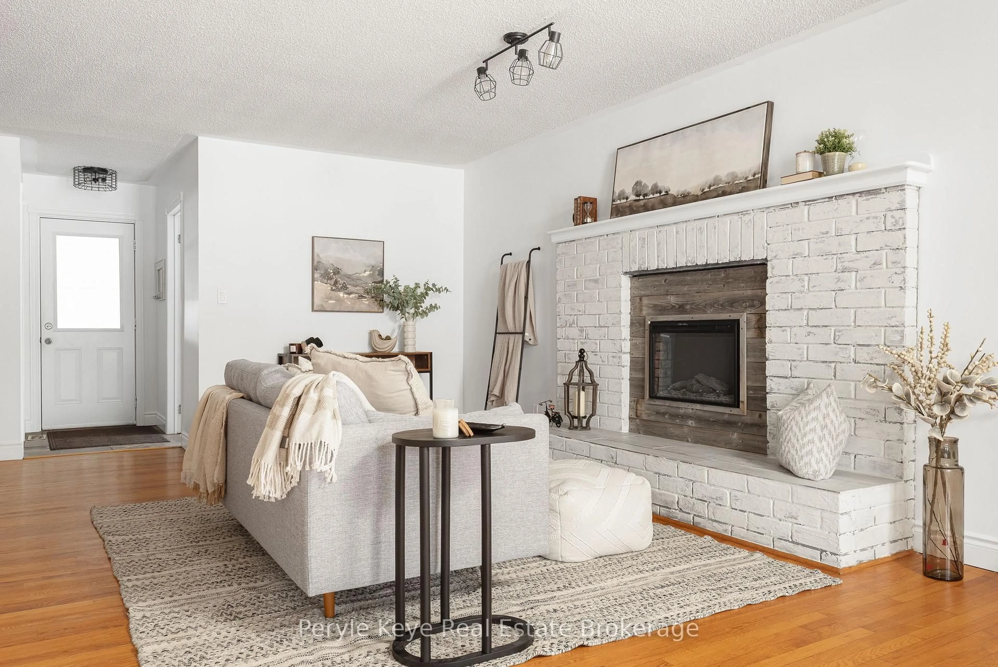 Living room with furniture, unknown for 11 Silverwood Dr, Huntsville Ontario P1H 1N1