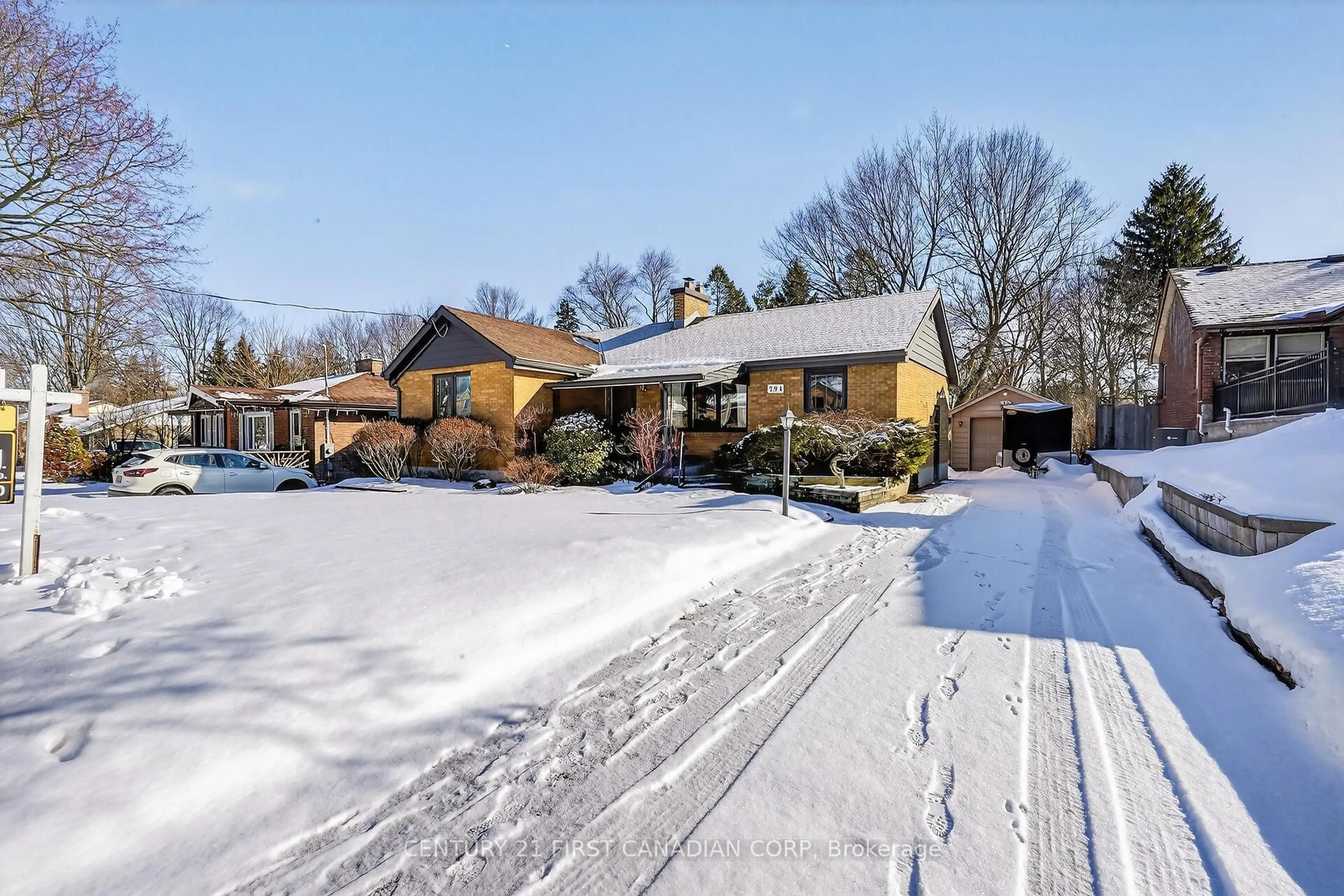 A pic from outside/outdoor area/front of a property/back of a property/a pic from drone, street for 294 Stephen St, London South Ontario N6K 2N1