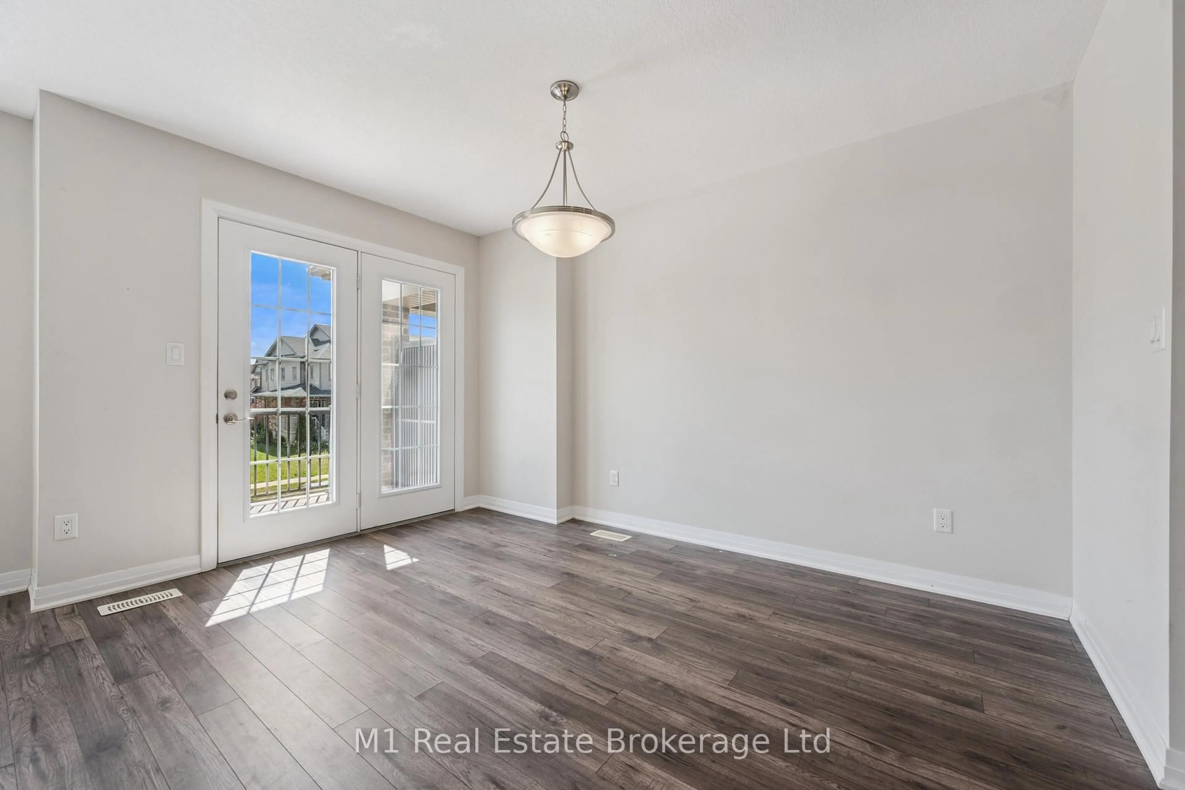 Indoor entryway for 13 Meadowridge St, Kitchener Ontario N2P 0H2