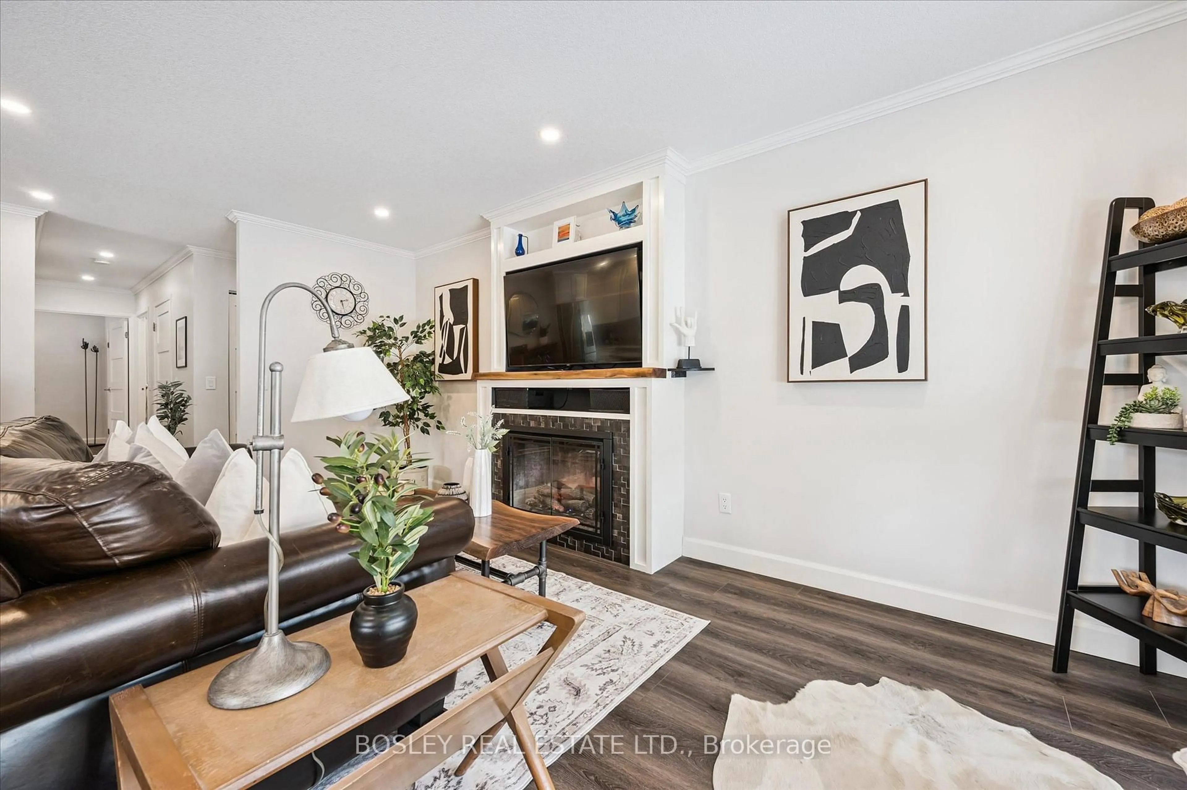 Living room with furniture, wood/laminate floor for 67 Breckenridge Dr #102, Kitchener Ontario N2B 3R8