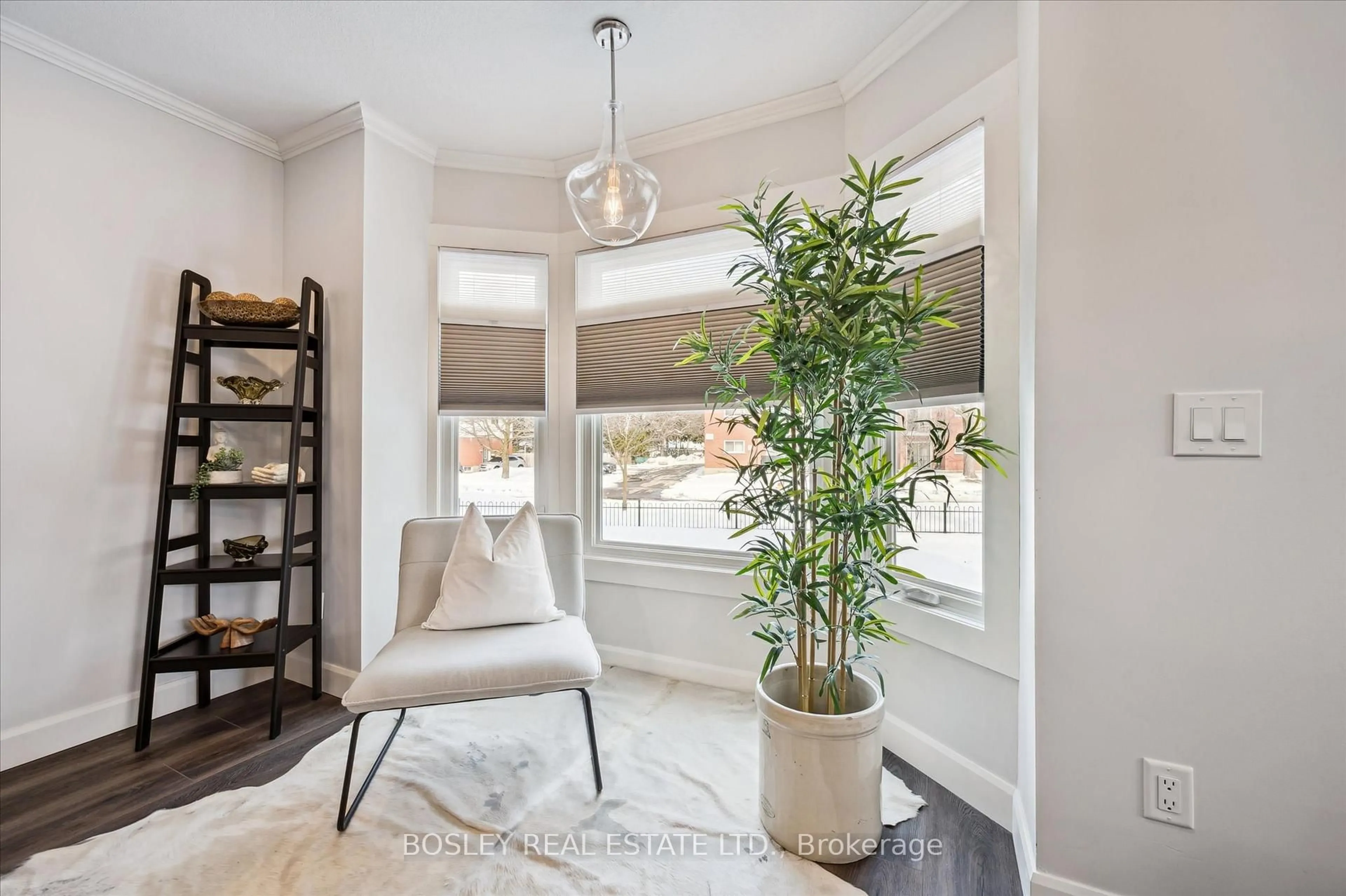 Indoor entryway for 67 Breckenridge Dr #102, Kitchener Ontario N2B 3R8