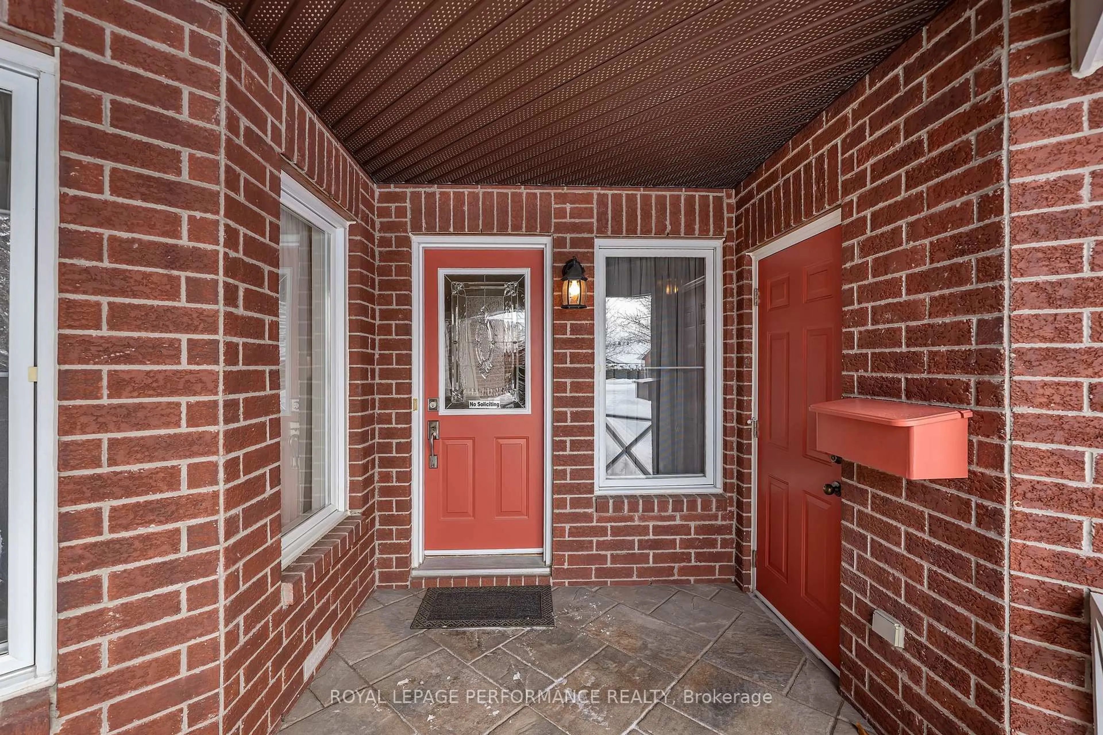 Indoor entryway for 49 Peregrine Cres, Kanata Ontario K2M 2T2
