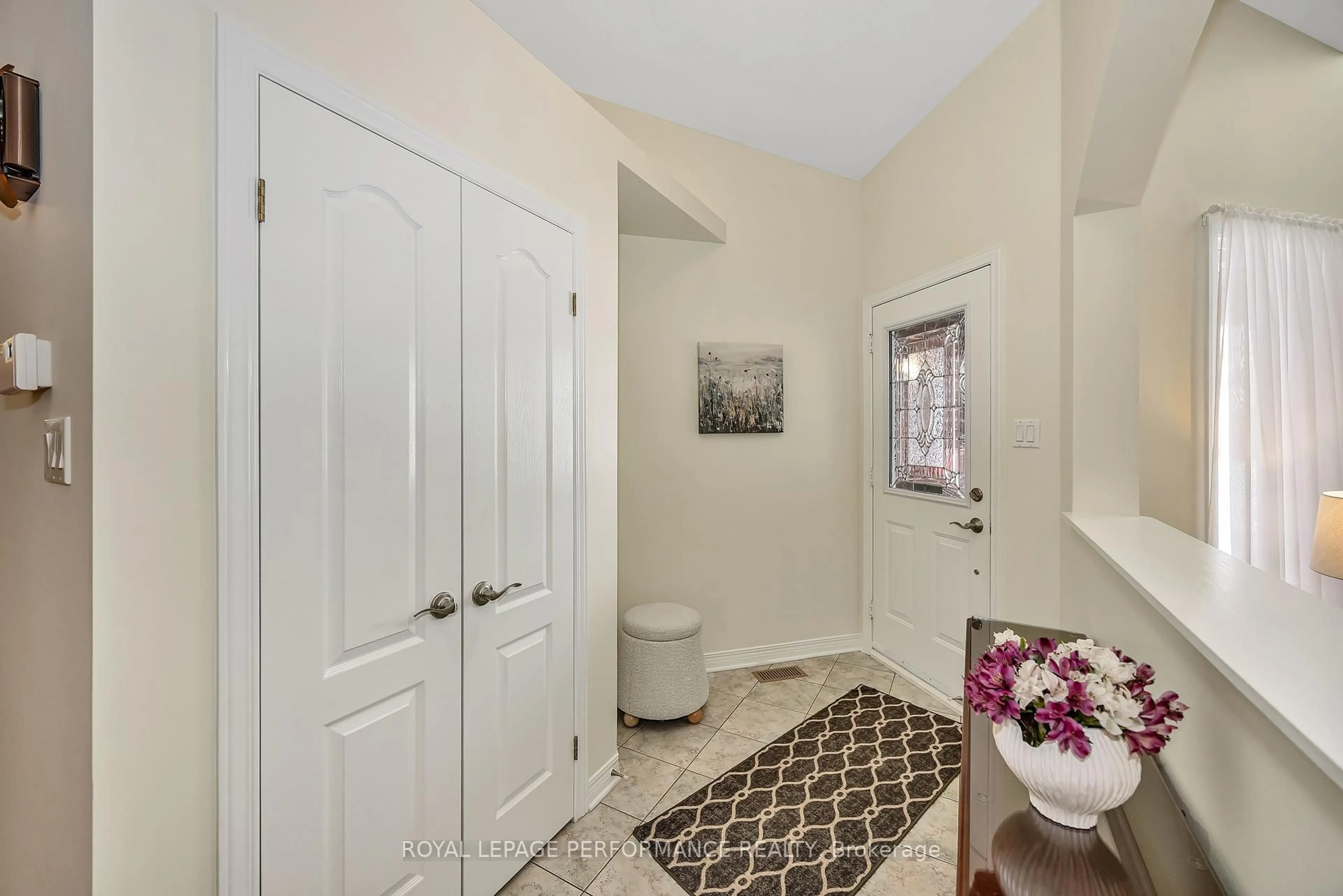 Indoor entryway for 49 Peregrine Cres, Kanata Ontario K2M 2T2