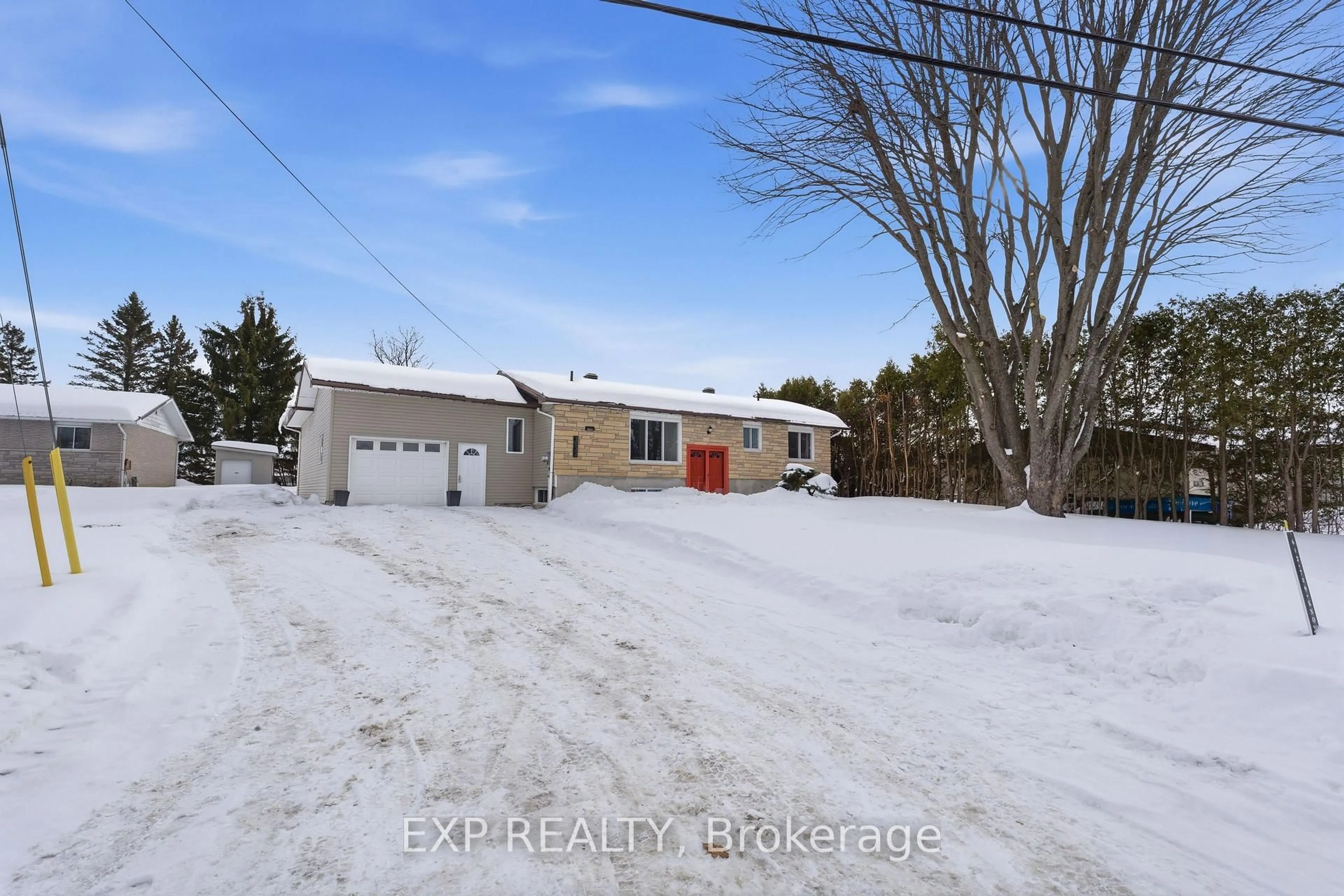 A pic from outside/outdoor area/front of a property/back of a property/a pic from drone, unknown for 3532 PRINCIPALE St, Alfred and Plantagenet Ontario K0A 3K0
