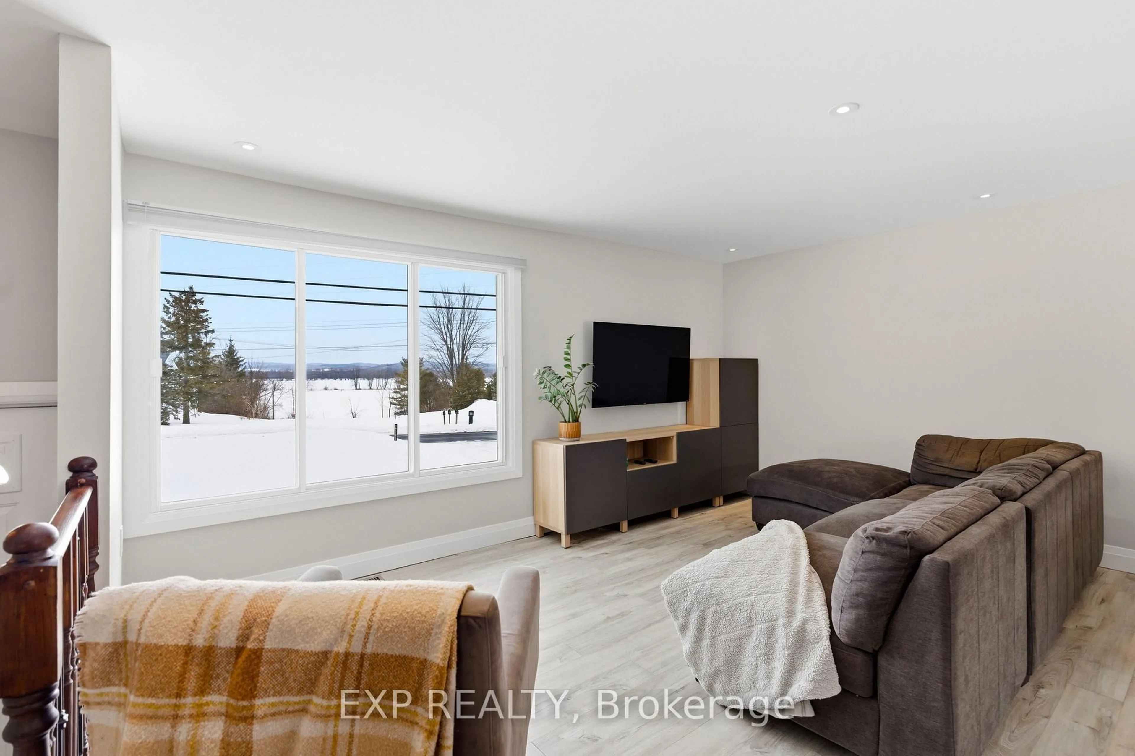 Living room with furniture, unknown for 3532 PRINCIPALE St, Alfred and Plantagenet Ontario K0A 3K0