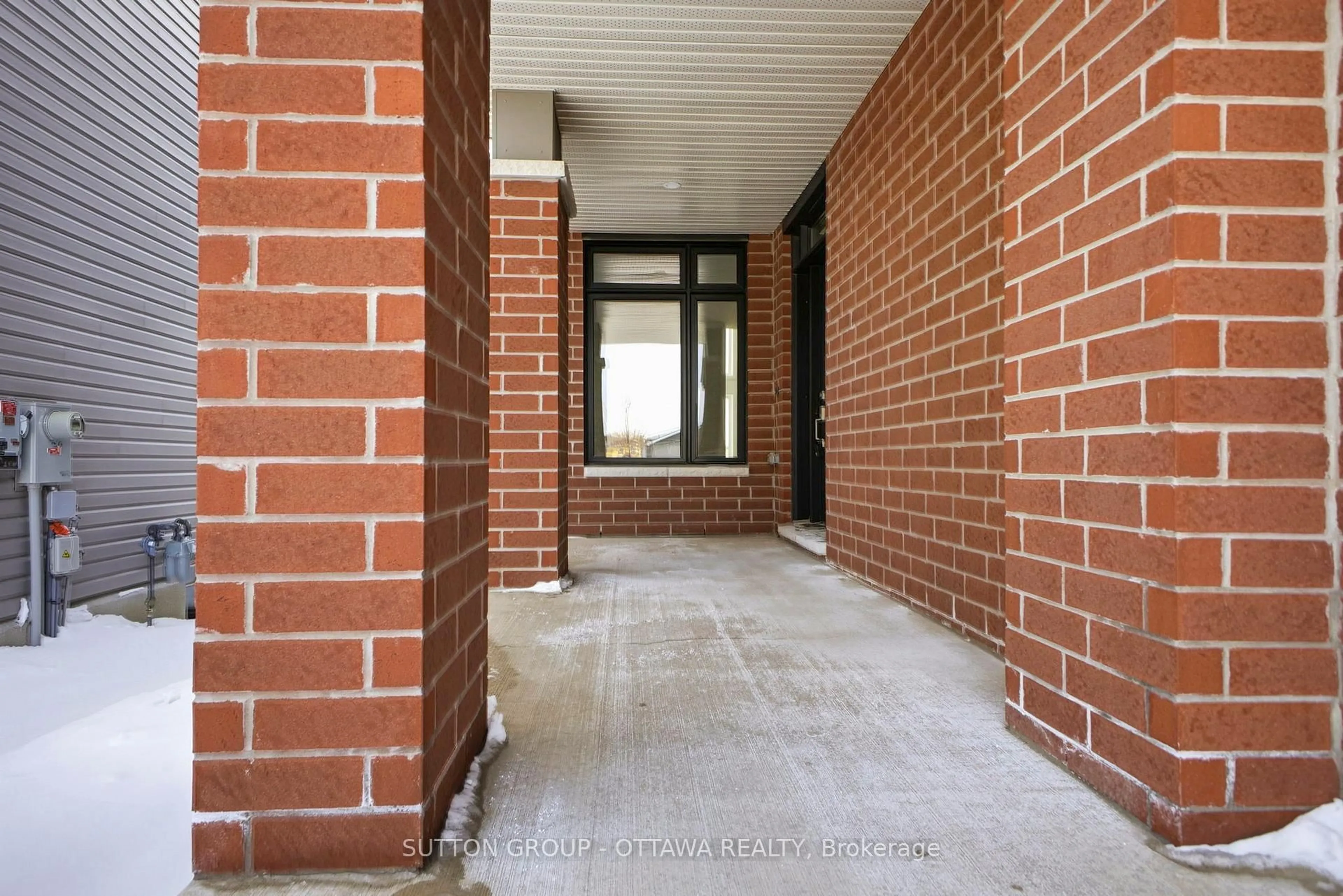 Home with brick exterior material, building for 142 Shuttleworth Dr, Ottawa Ontario K1T 0S8