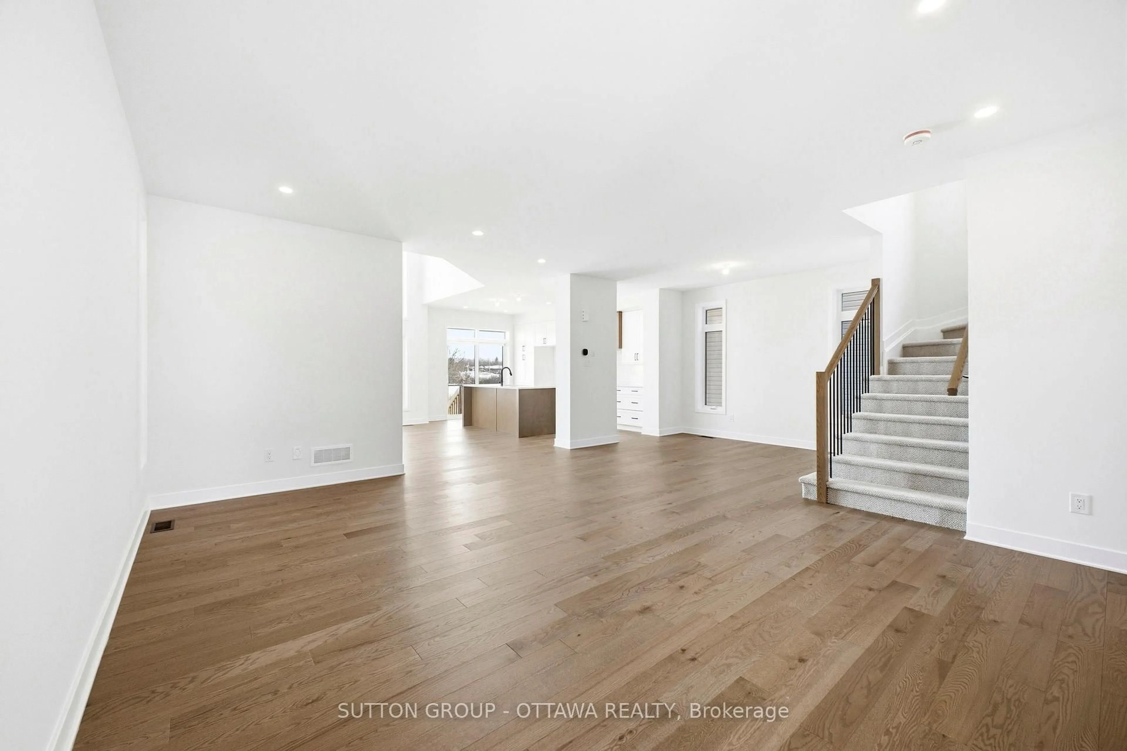 Unknown for 142 Shuttleworth Dr, Ottawa Ontario K1T 0S8