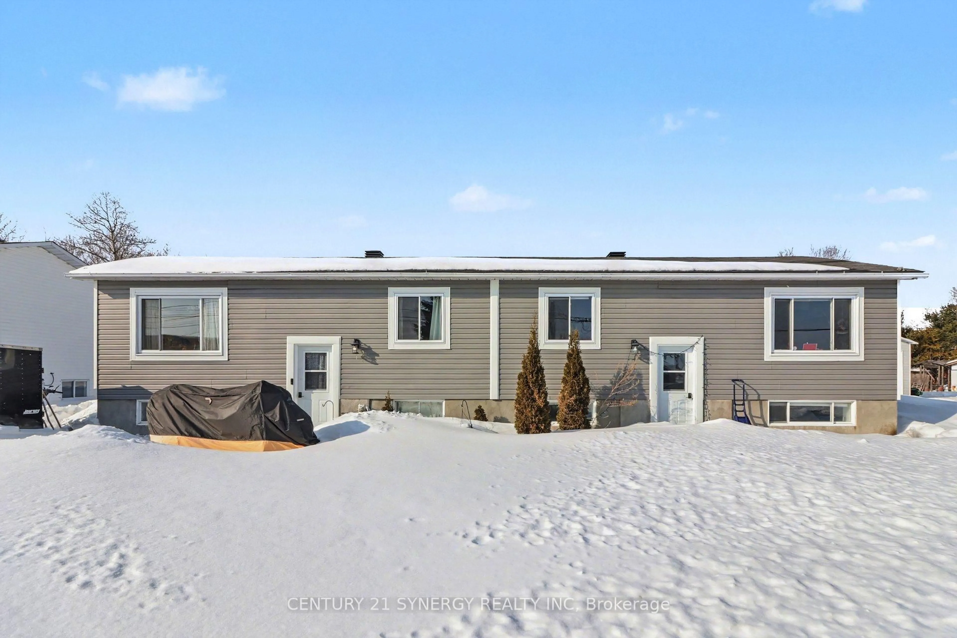 Home with vinyl exterior material, unknown for 1965/1967 Devine Rd, Vars Ontario K0A 3H0