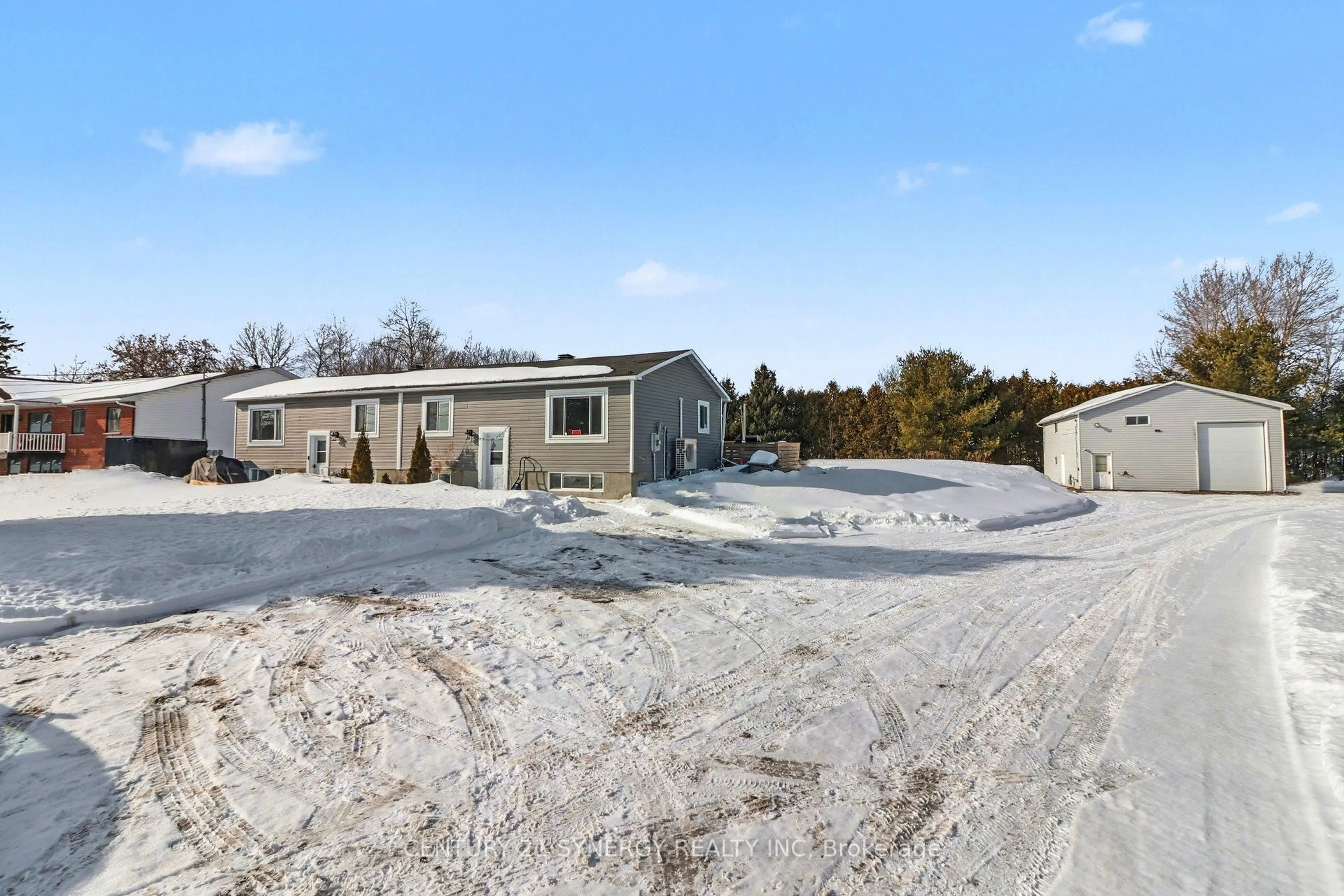 A pic from outside/outdoor area/front of a property/back of a property/a pic from drone, unknown for 1965/1967 Devine Rd, Vars Ontario K0A 3H0