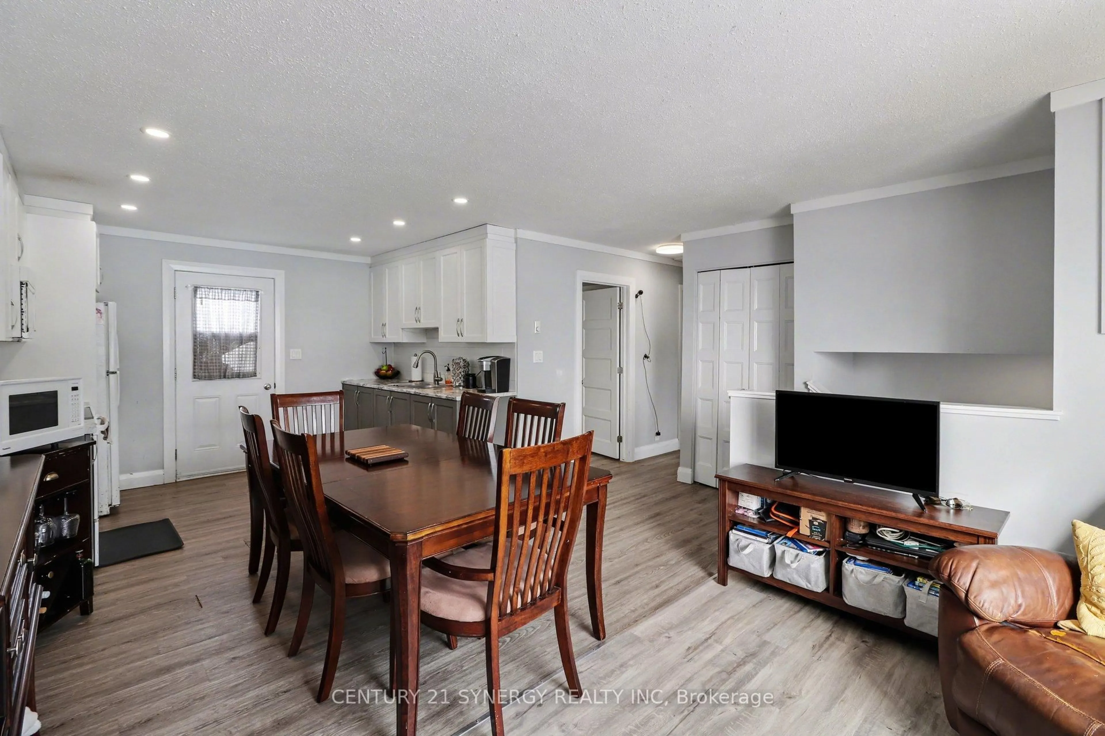 Open concept kitchen, wood/laminate floor for 1965/1967 Devine Rd, Vars Ontario K0A 3H0