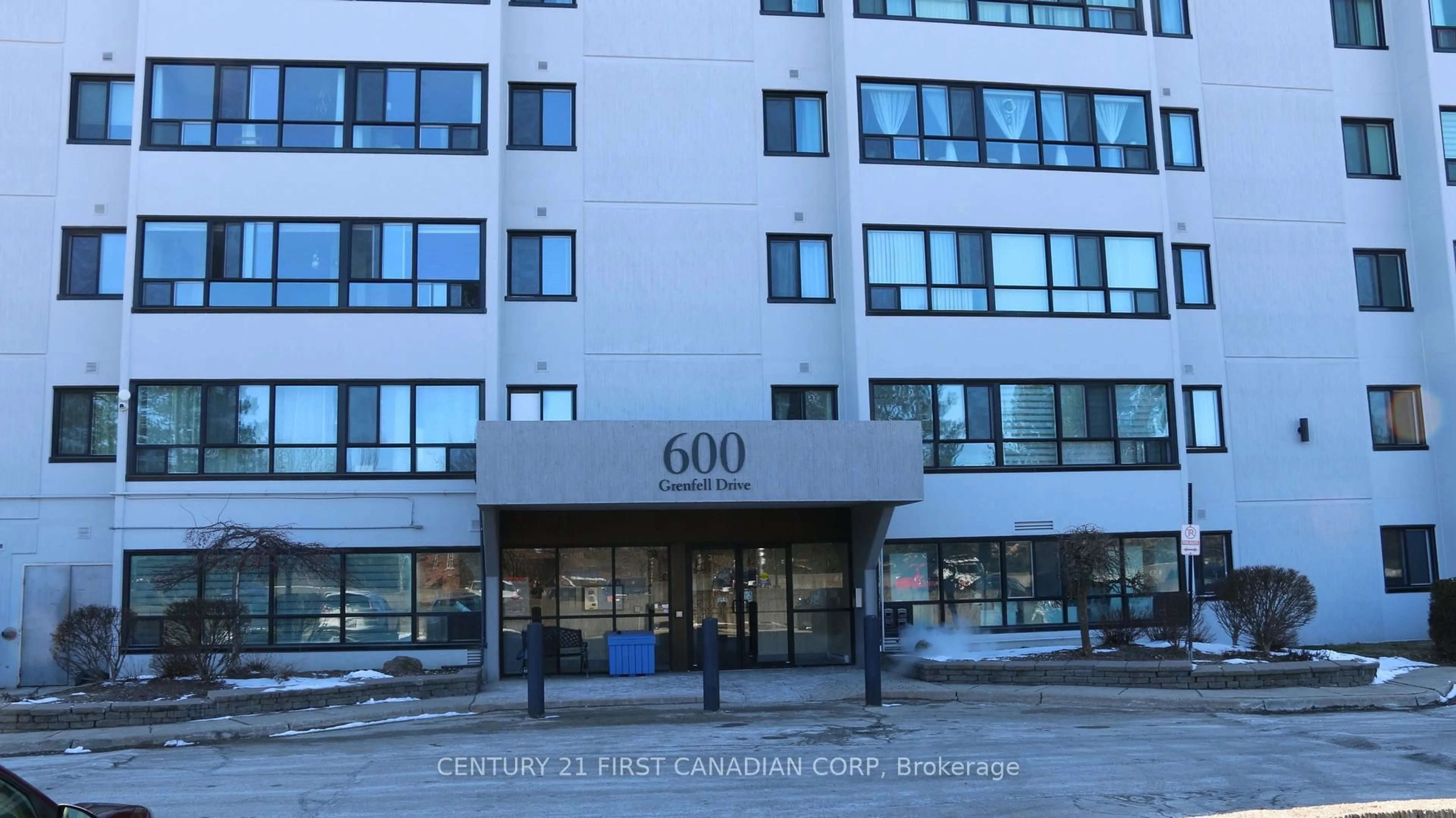 Indoor foyer for 600 Grenfell Dr #207, London North Ontario N5X 2R8